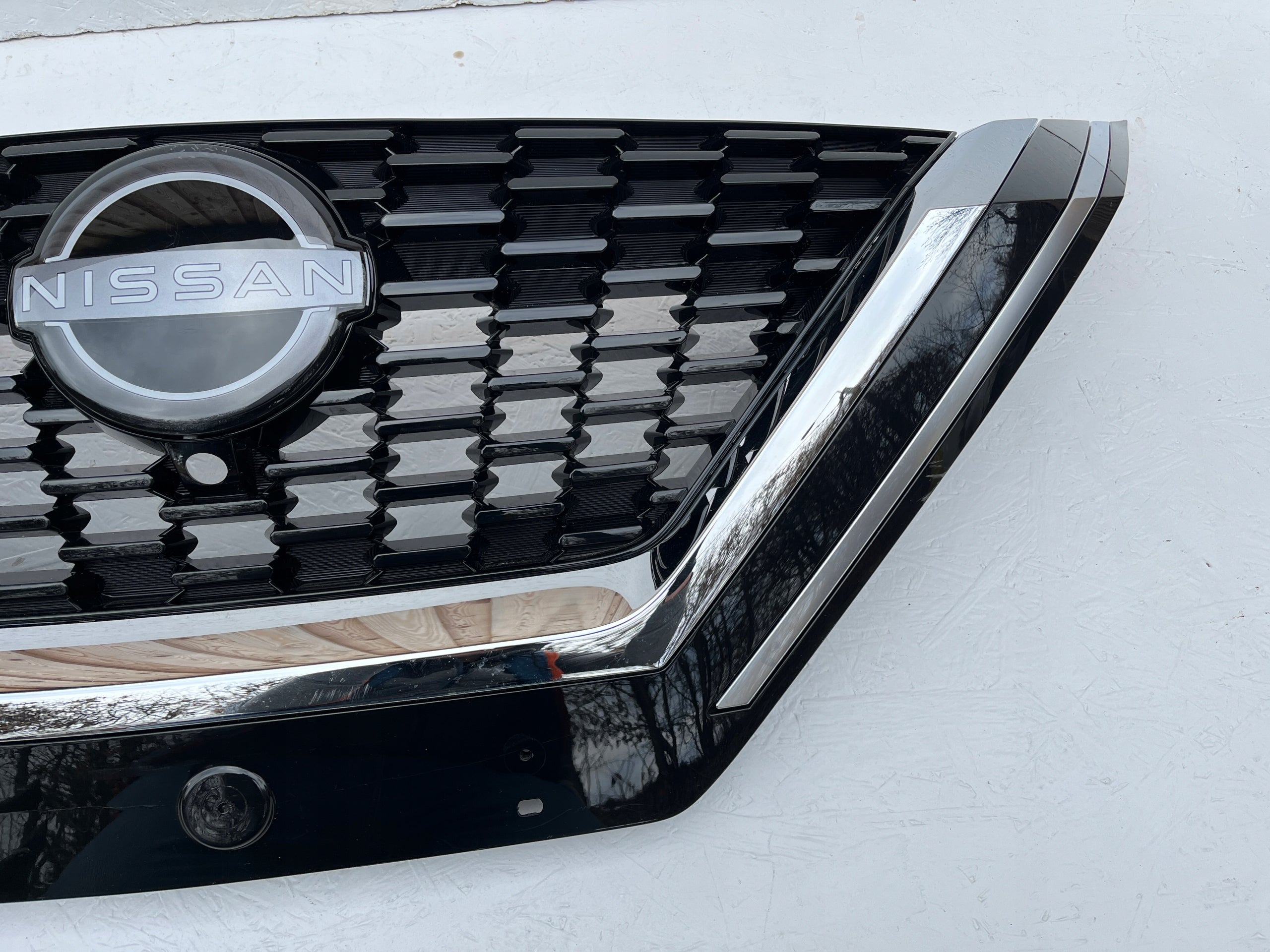 Kühlergrill Nissan J12 QASHQAI FRONTGRILL 623106UAAt Kühlergitter