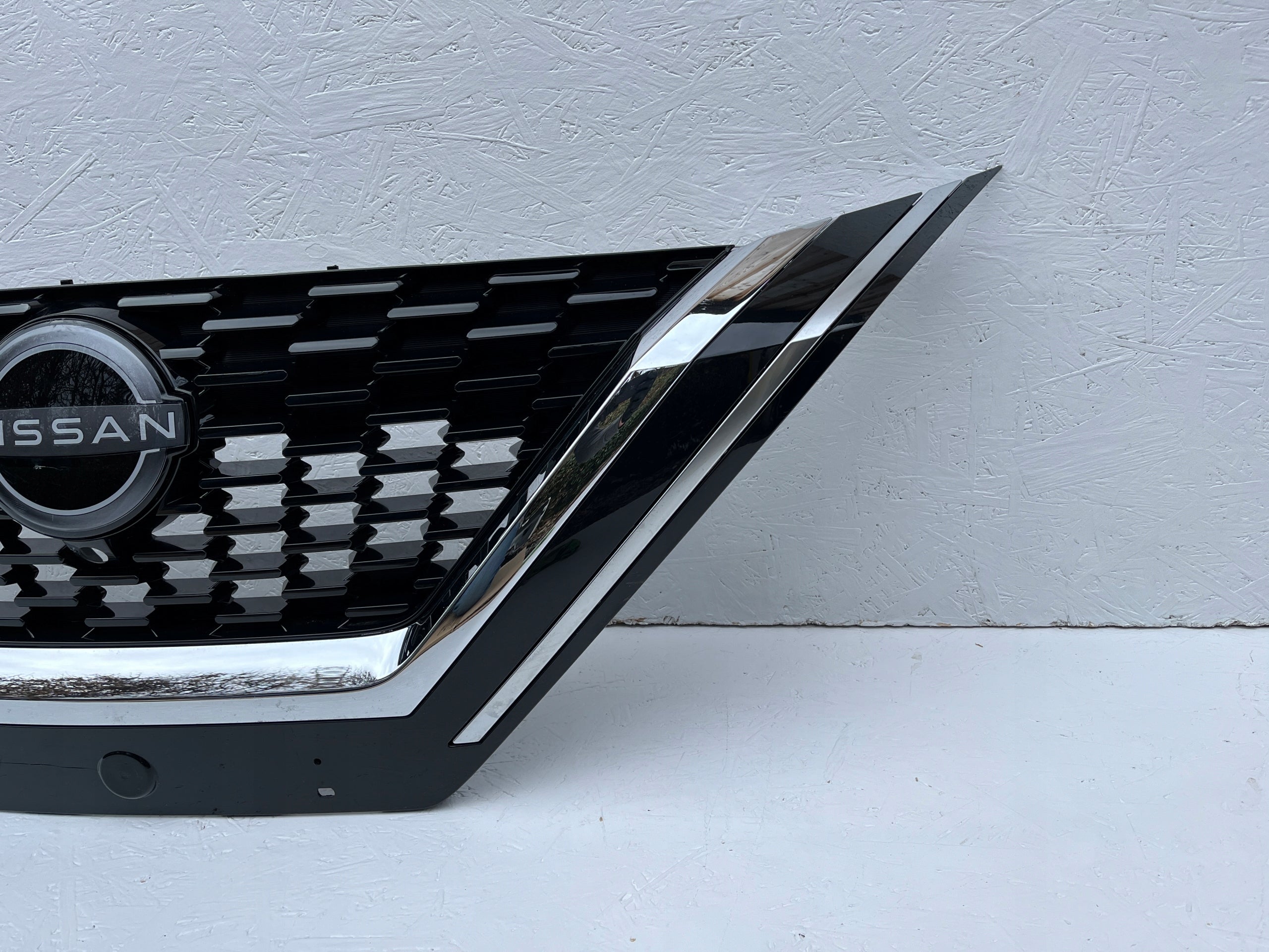 Kühlergrill Nissan J12 QASHQAI FRONTGRILL 623106UAAt Kühlergitter