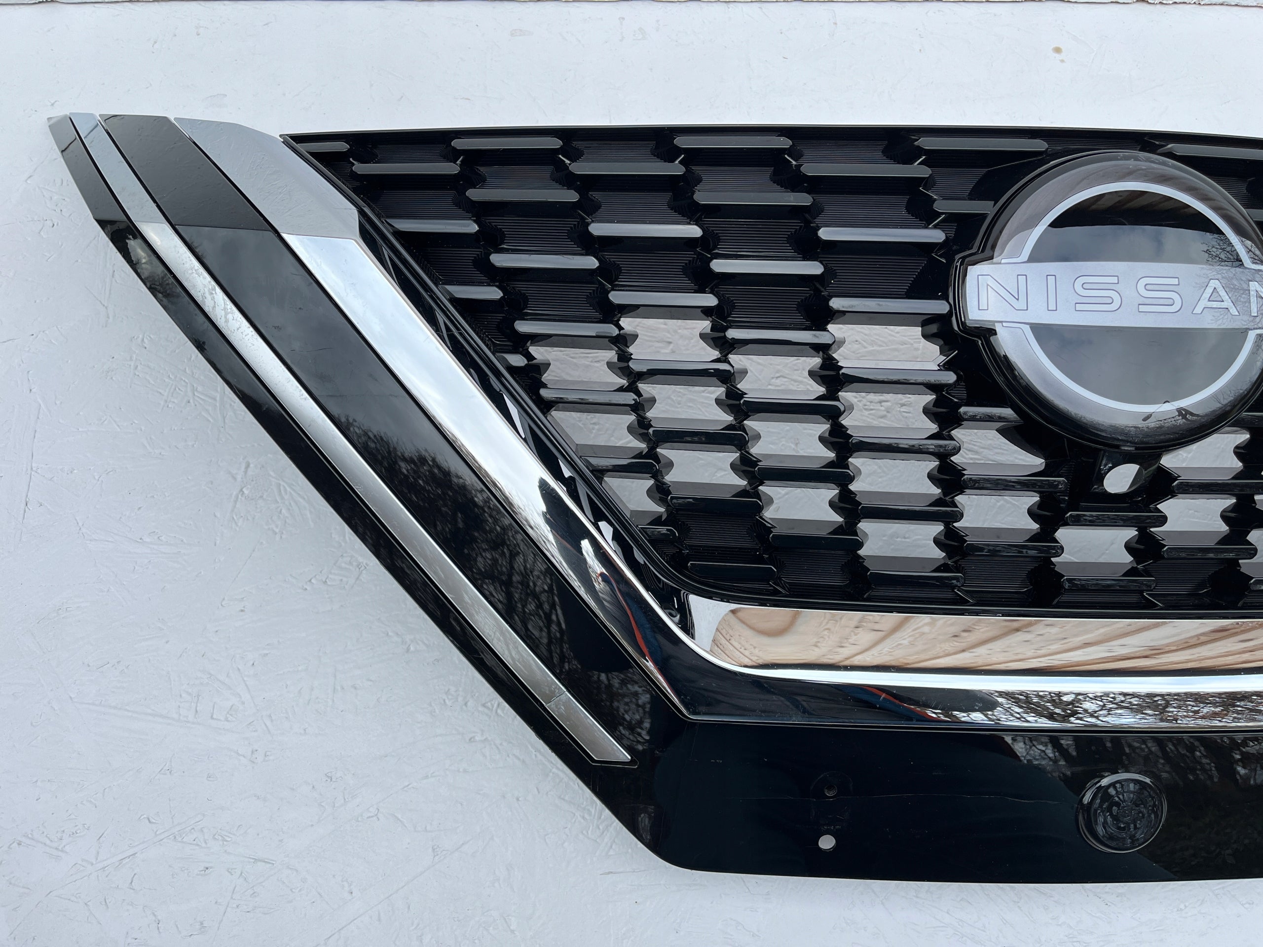 Kühlergrill Nissan J12 QASHQAI FRONTGRILL 623106UAAt Kühlergitter