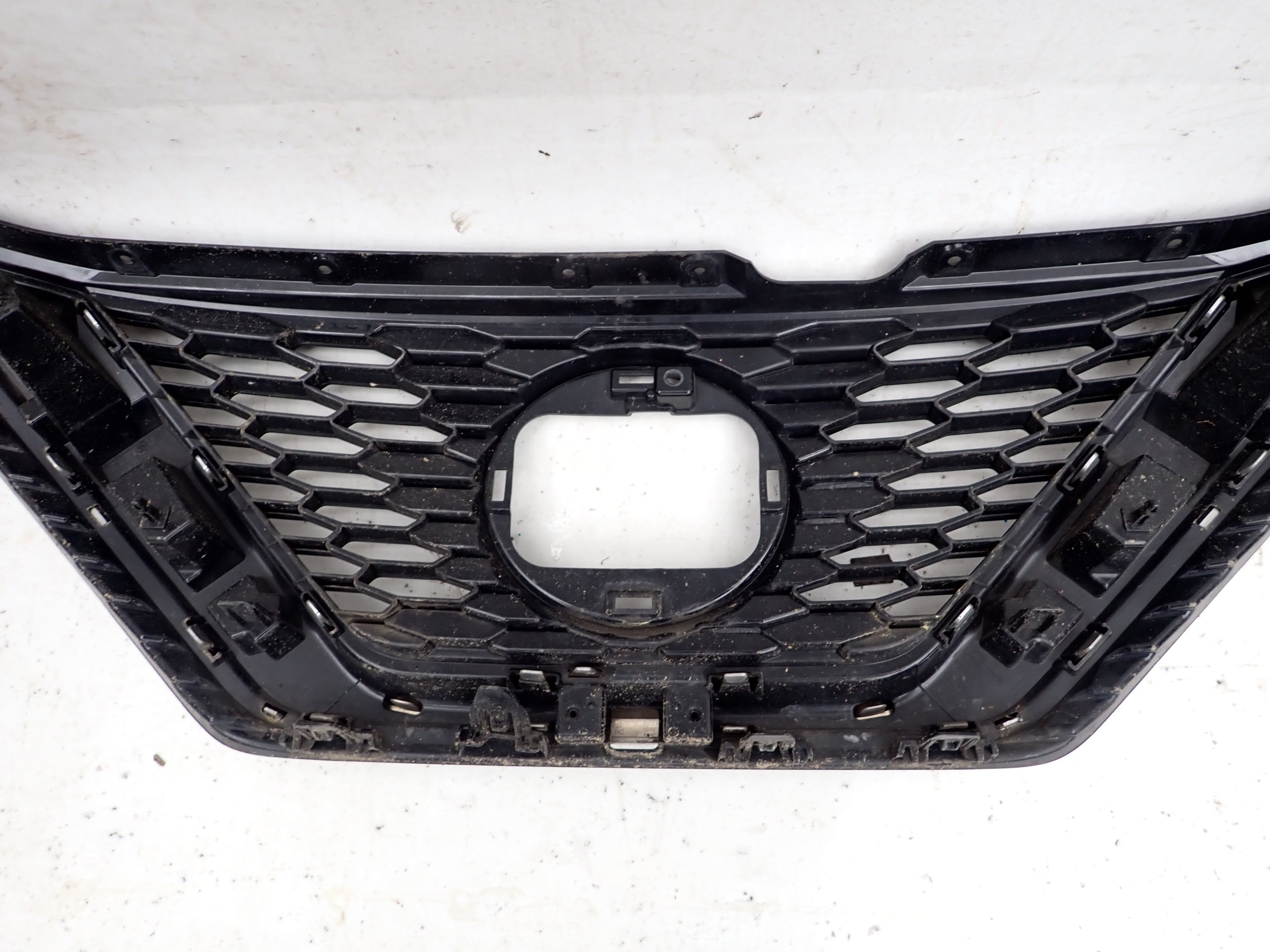 Kühlergrill Nissan QASHQAI J11 FRONTGRILL 62310HV362 Kühlergitter