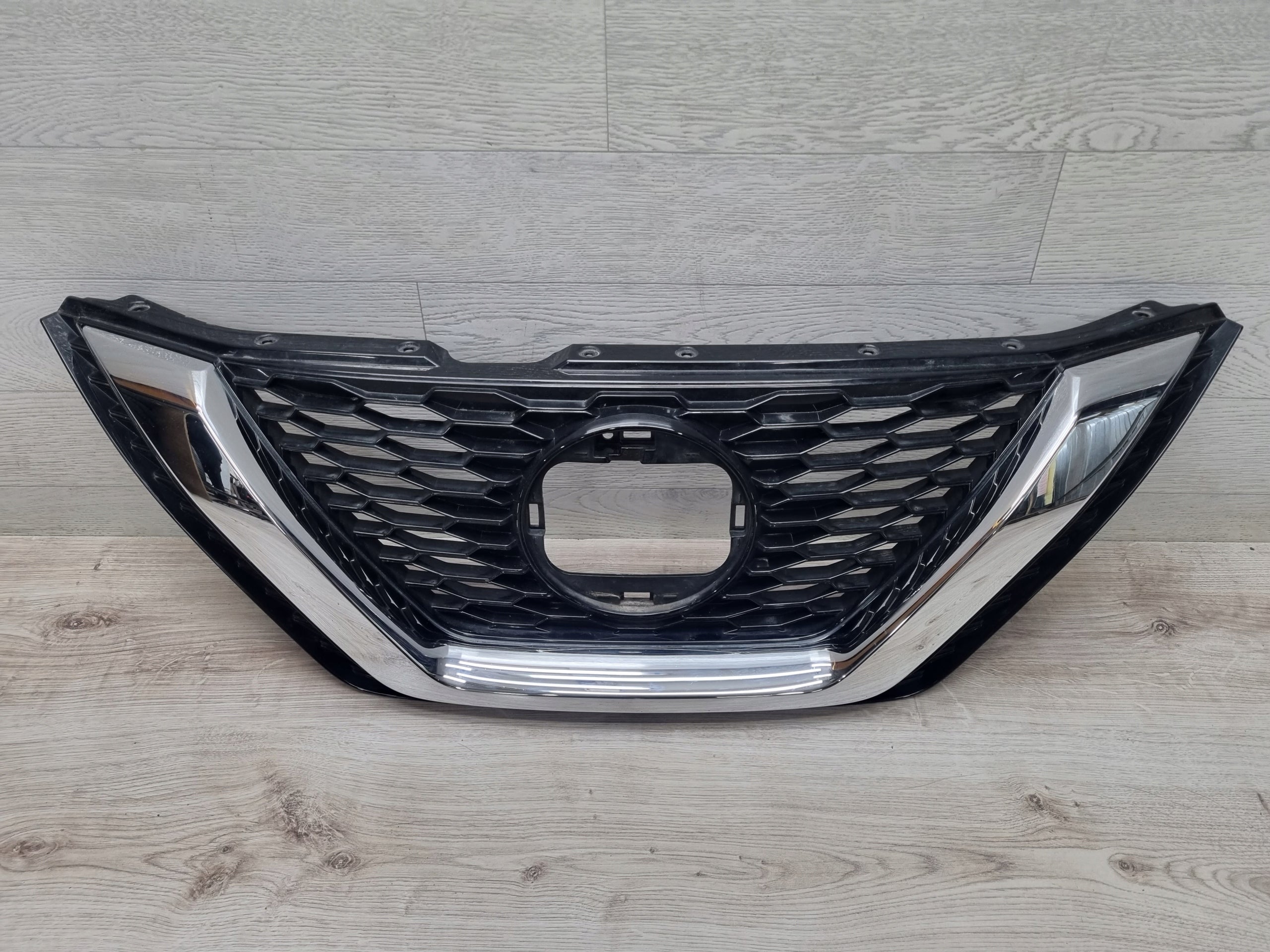 Kühlergrill Nissan QASHQAI FRONTGRILL 62310HV3Ni Kühlergitter