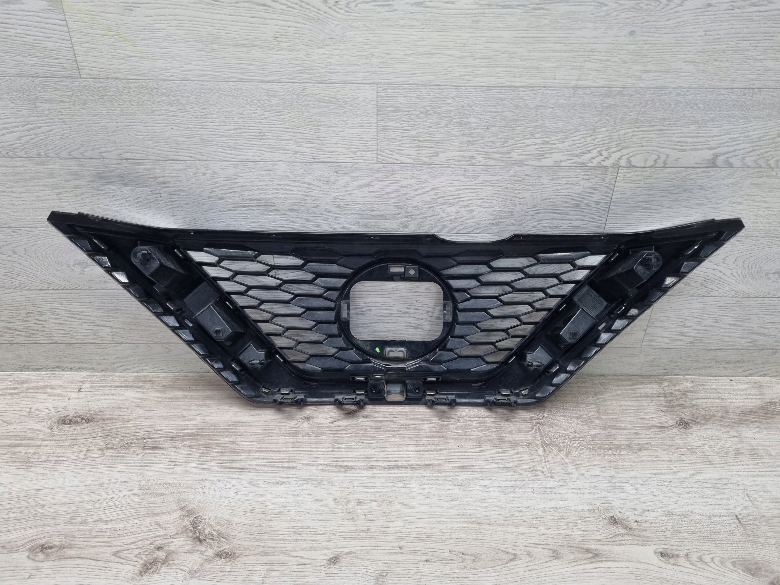 Kühlergrill Nissan QASHQAI FRONTGRILL 62310HV3Ni Kühlergitter