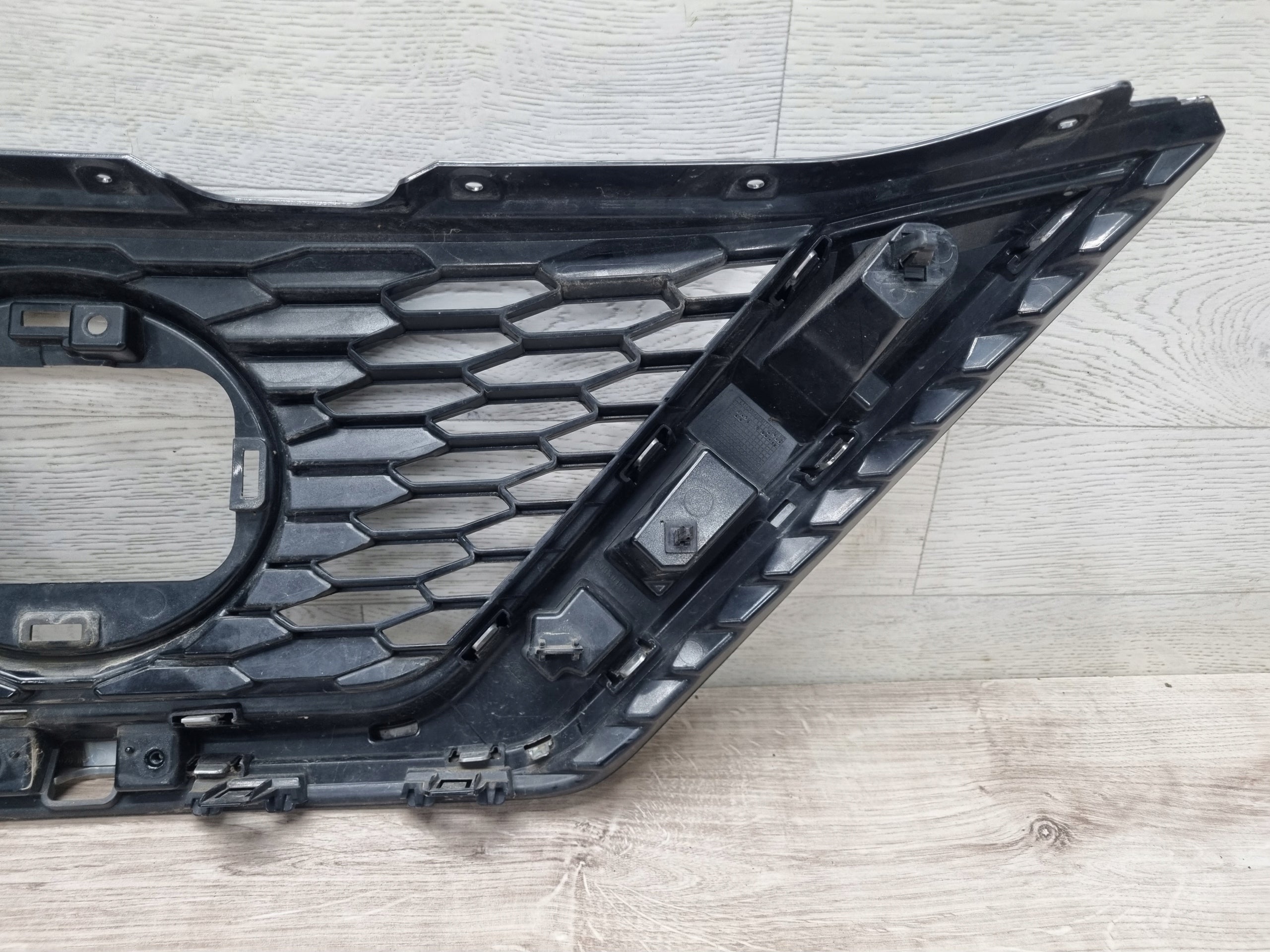 Kühlergrill Nissan QASHQAI FRONTGRILL 62310HV3Ni Kühlergitter