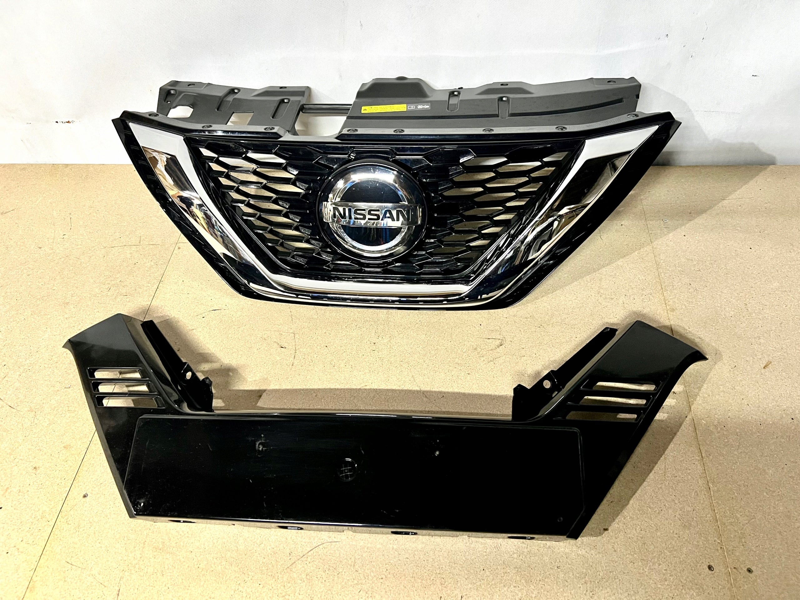  Kühlergrill Nissan J11 QASHQAI FRONTGRILL 62310HV3at Kühlergitter product image