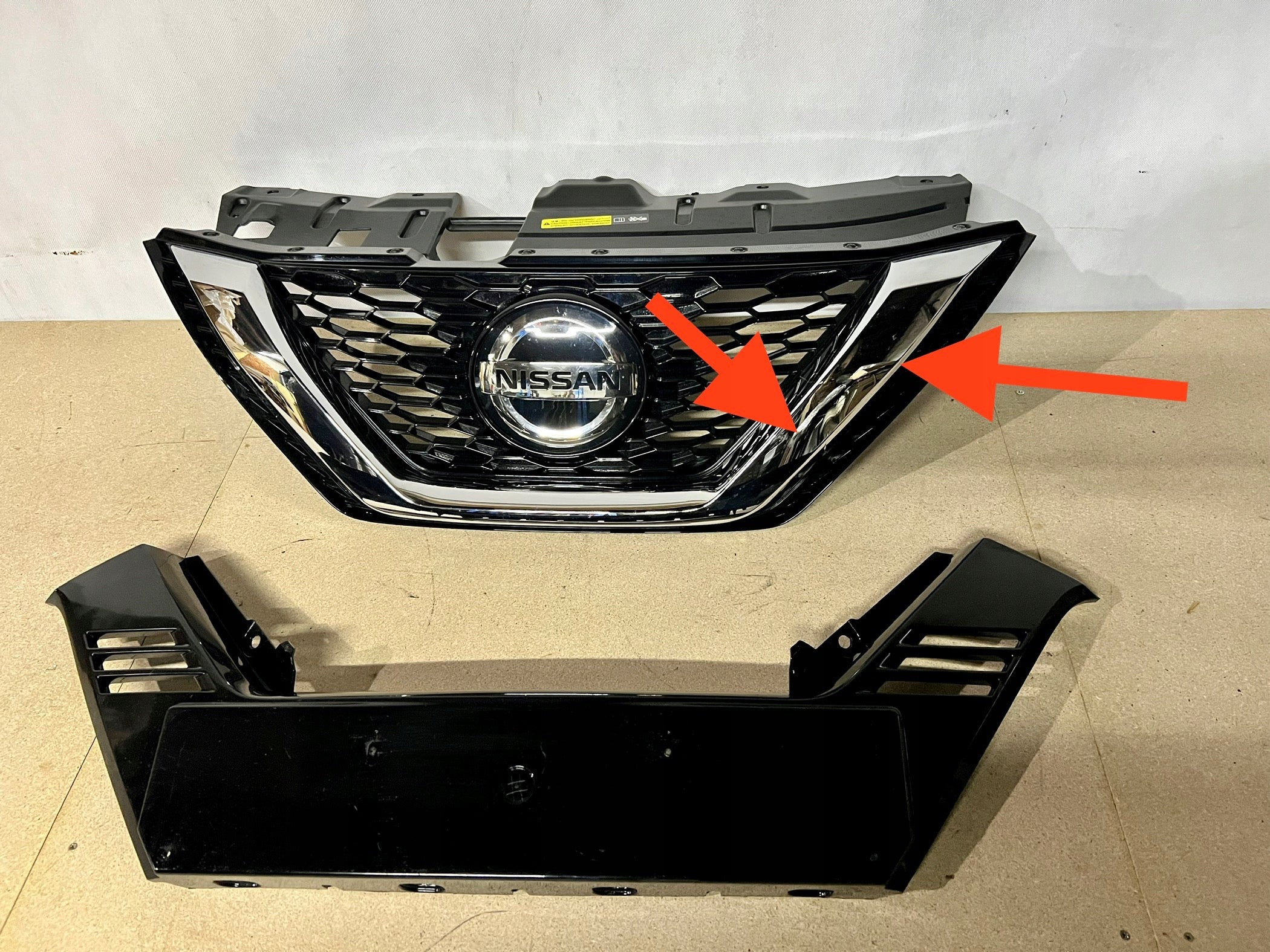 Kühlergrill Nissan J11 QASHQAI FRONTGRILL 62310HV3at Kühlergitter