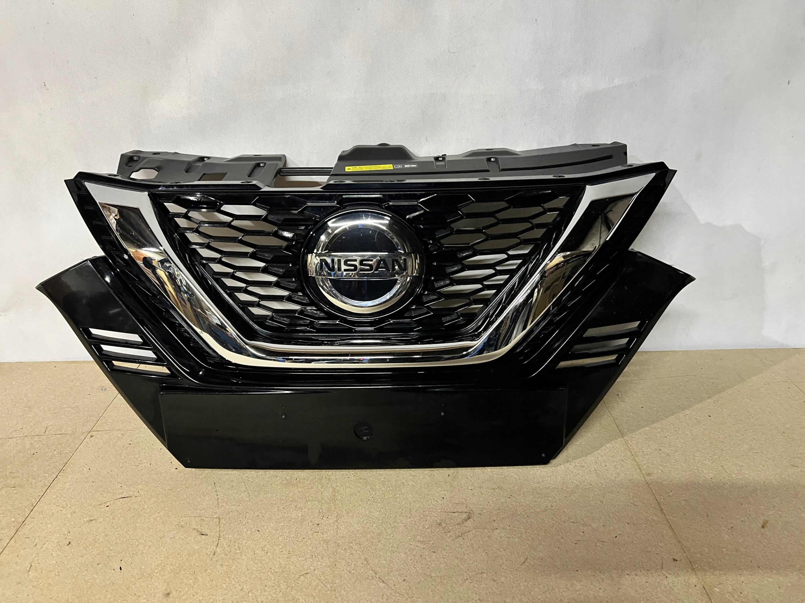 Kühlergrill Nissan J11 QASHQAI FRONTGRILL 62310HV3at Kühlergitter