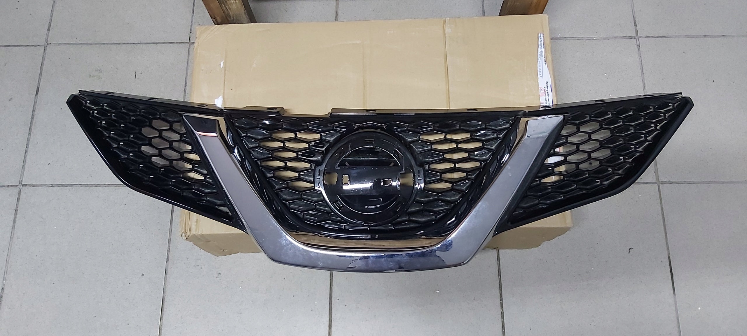  Kühlergrill Nissan J11 4 QASHQAI FRONTGRILL 623124EA0D Kühlergitter product image