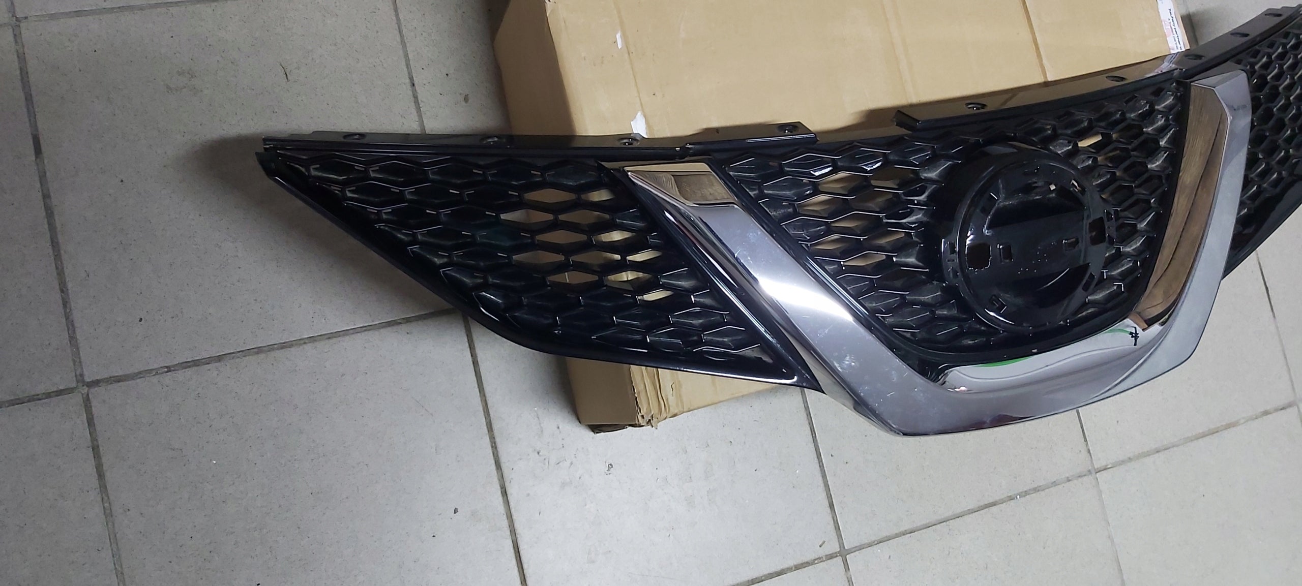 Kühlergrill Nissan J11 4 QASHQAI FRONTGRILL 623124EA0D Kühlergitter