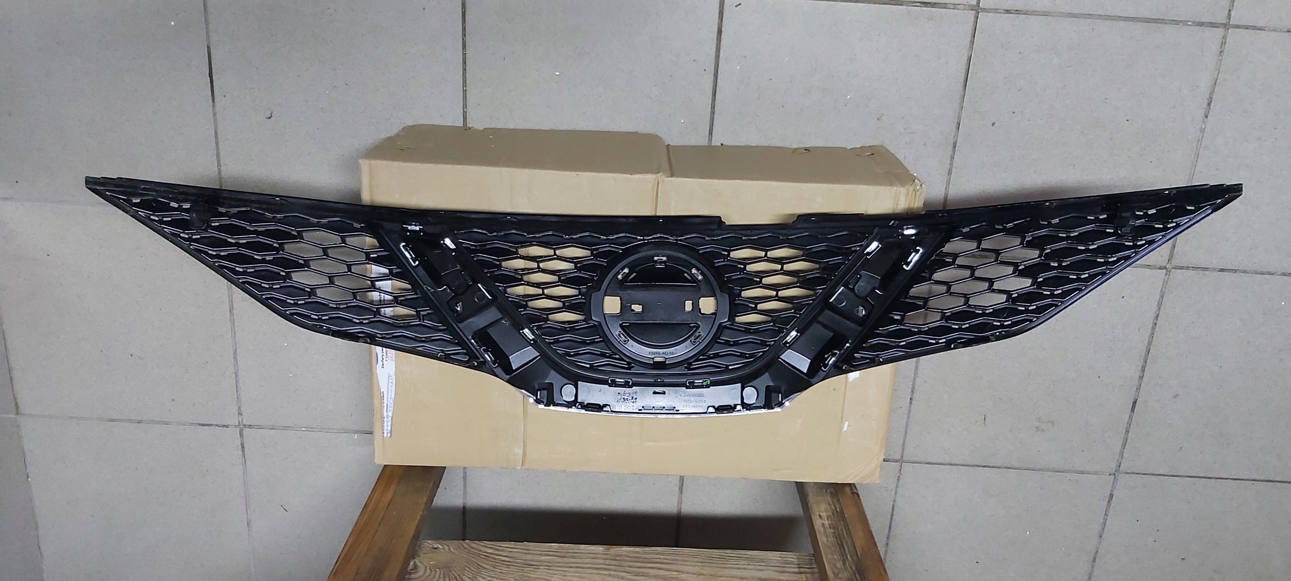 Kühlergrill Nissan J11 4 QASHQAI FRONTGRILL 623124EA0D Kühlergitter