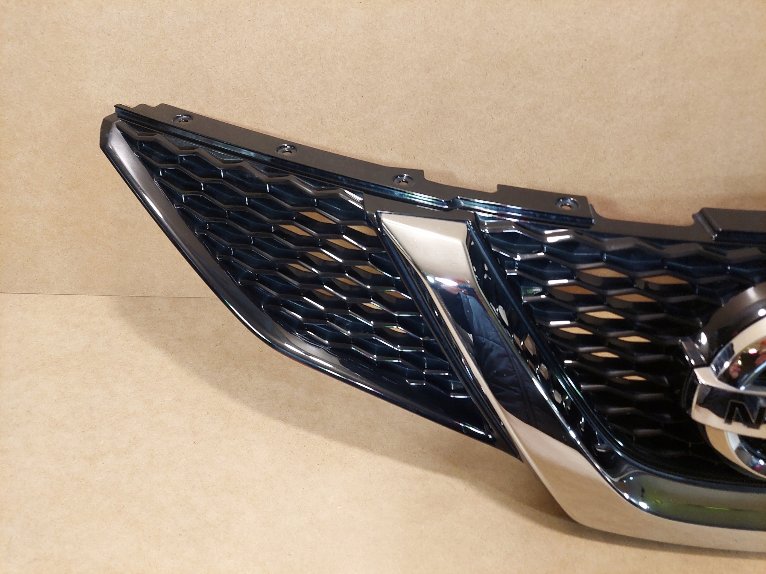 Kühlergrill Nissan 4 QASHQAI J11 FRONTGRILL 623124EA0D Kühlergitter