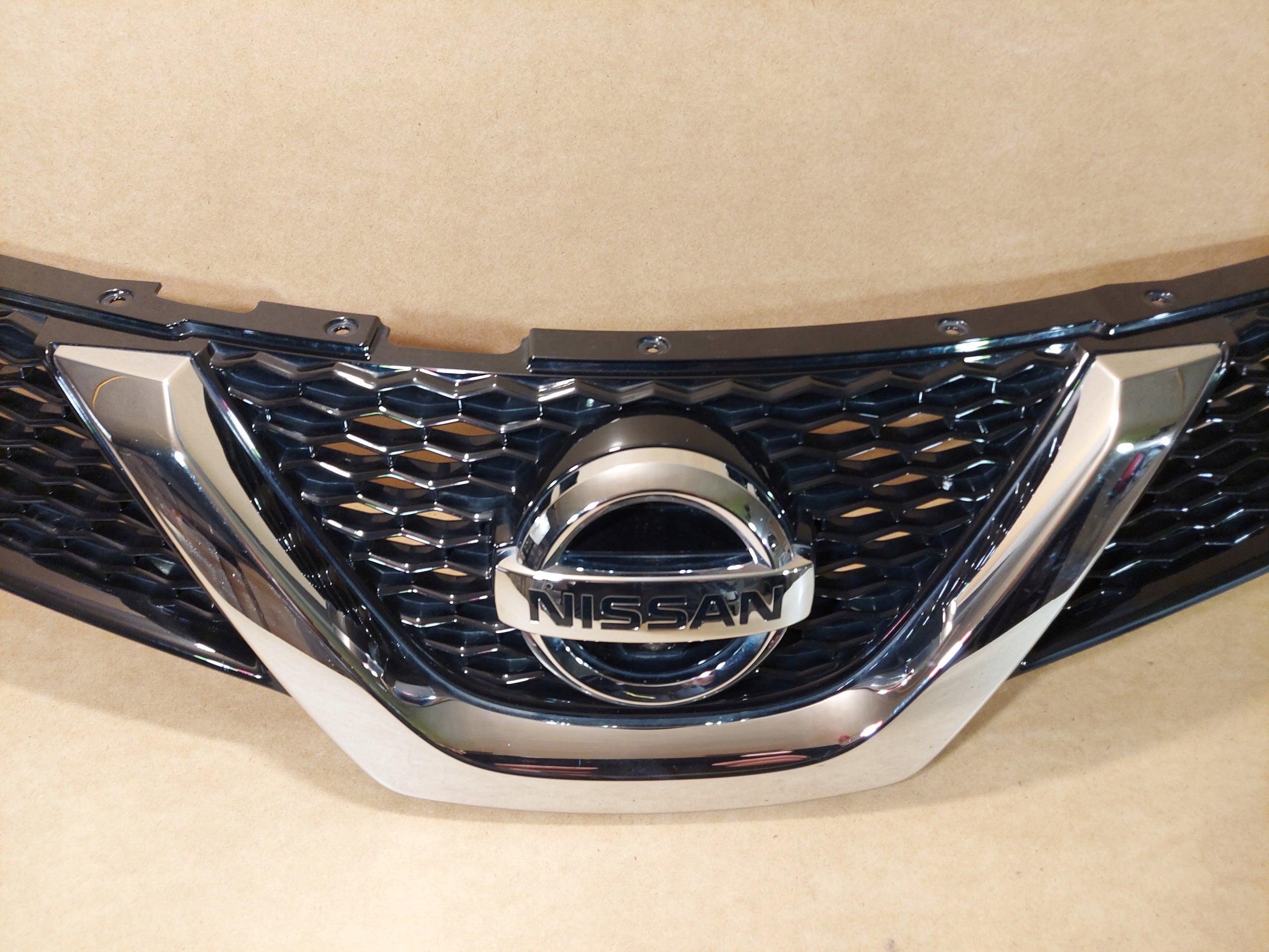 Kühlergrill Nissan 4 QASHQAI J11 FRONTGRILL 623124EA0D Kühlergitter