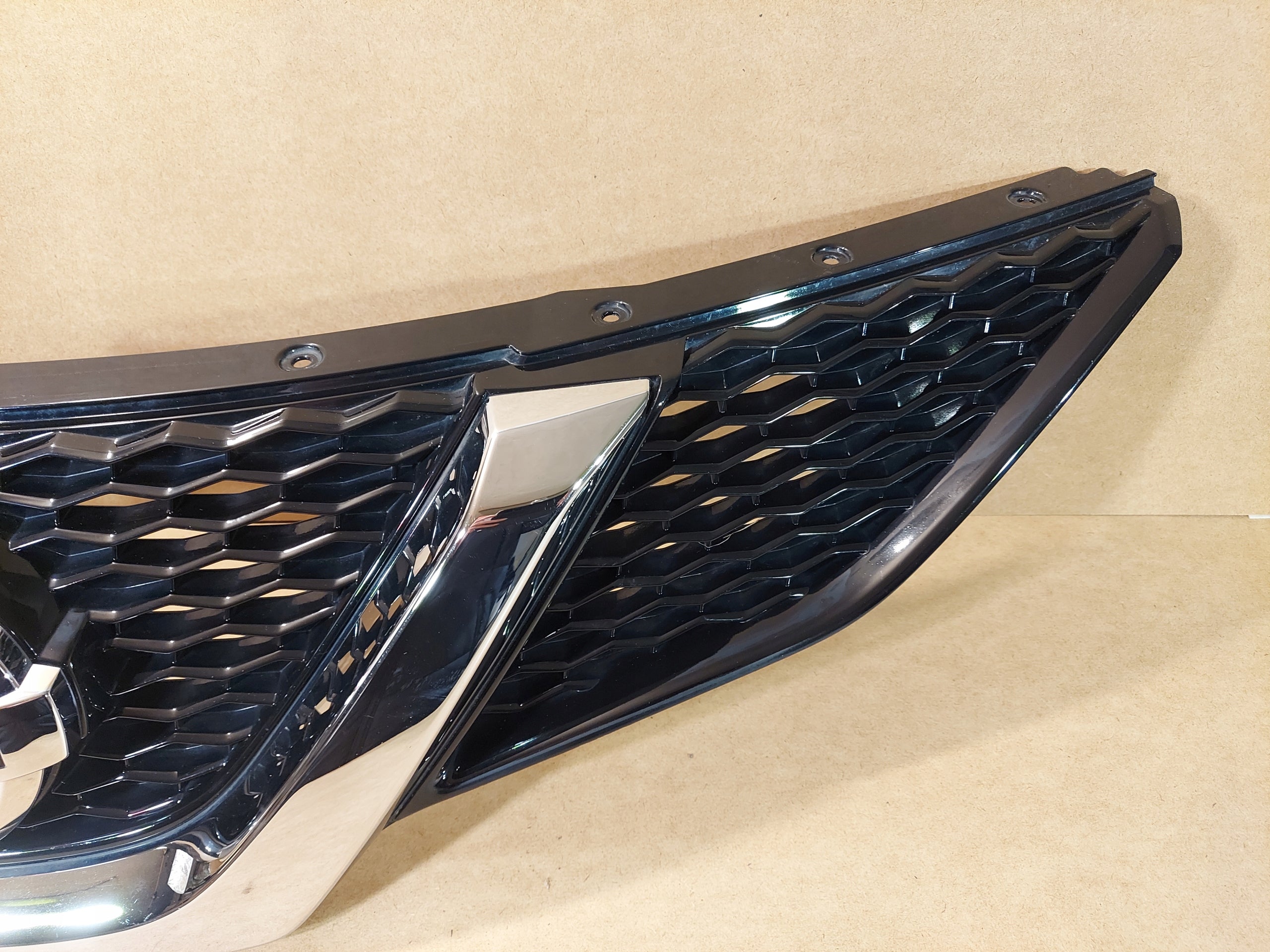 Kühlergrill Nissan 4 QASHQAI J11 FRONTGRILL 623124EA0D Kühlergitter