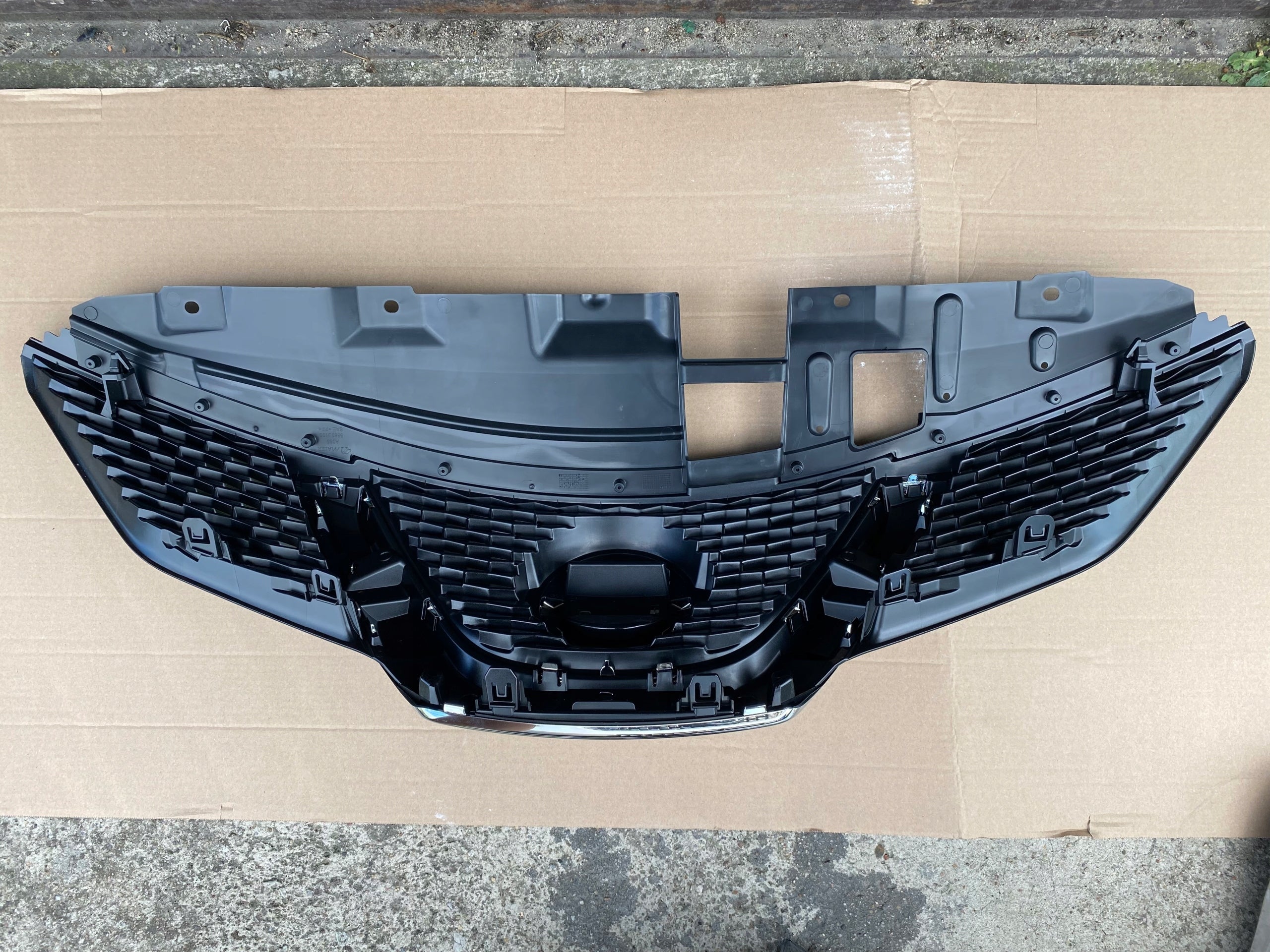 Kühlergrill Nissan QASHQAI FRONTGRILL 623824ea0a Kühlergitter