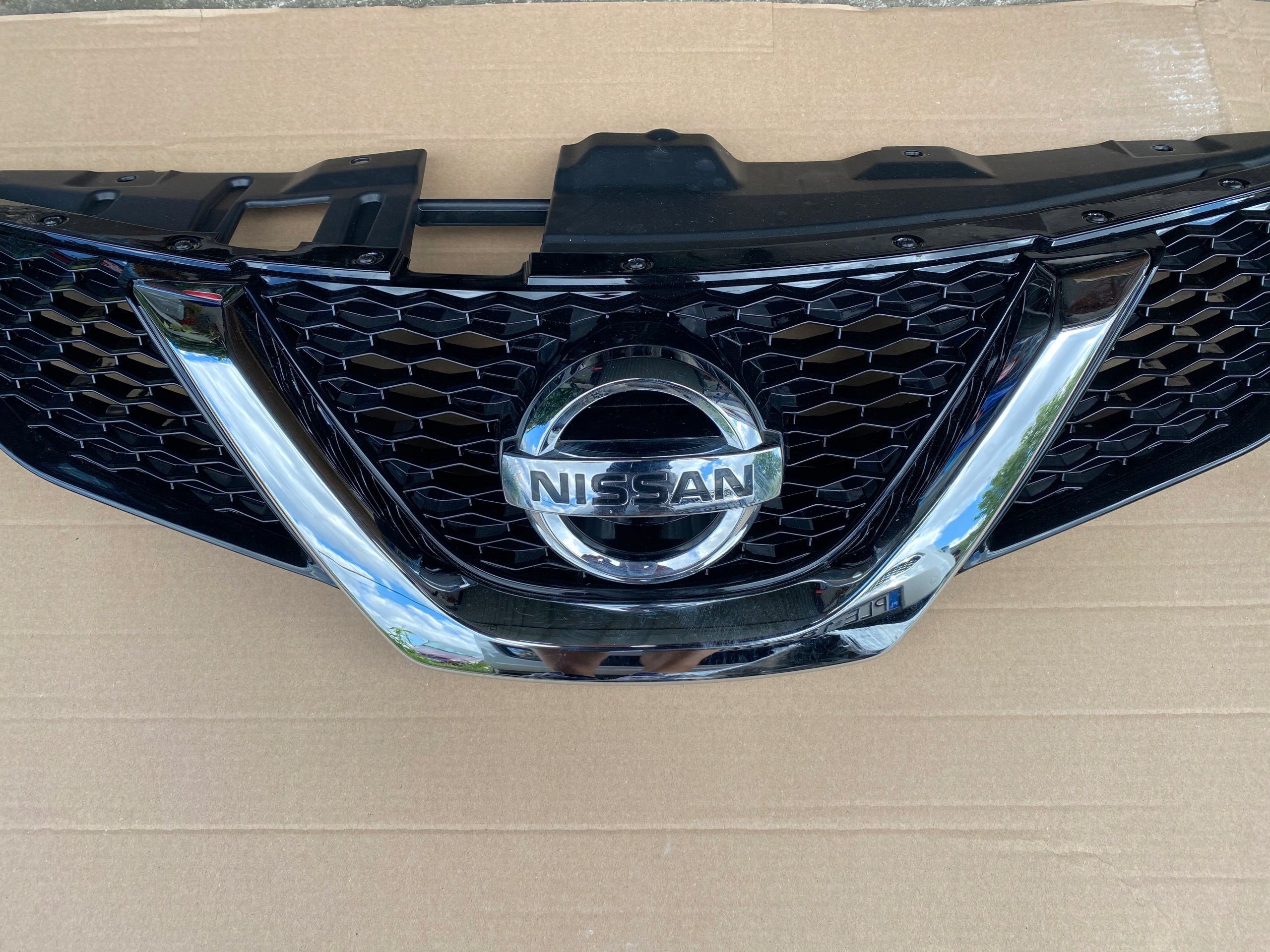 Kühlergrill Nissan QASHQAI FRONTGRILL 623824ea0a Kühlergitter