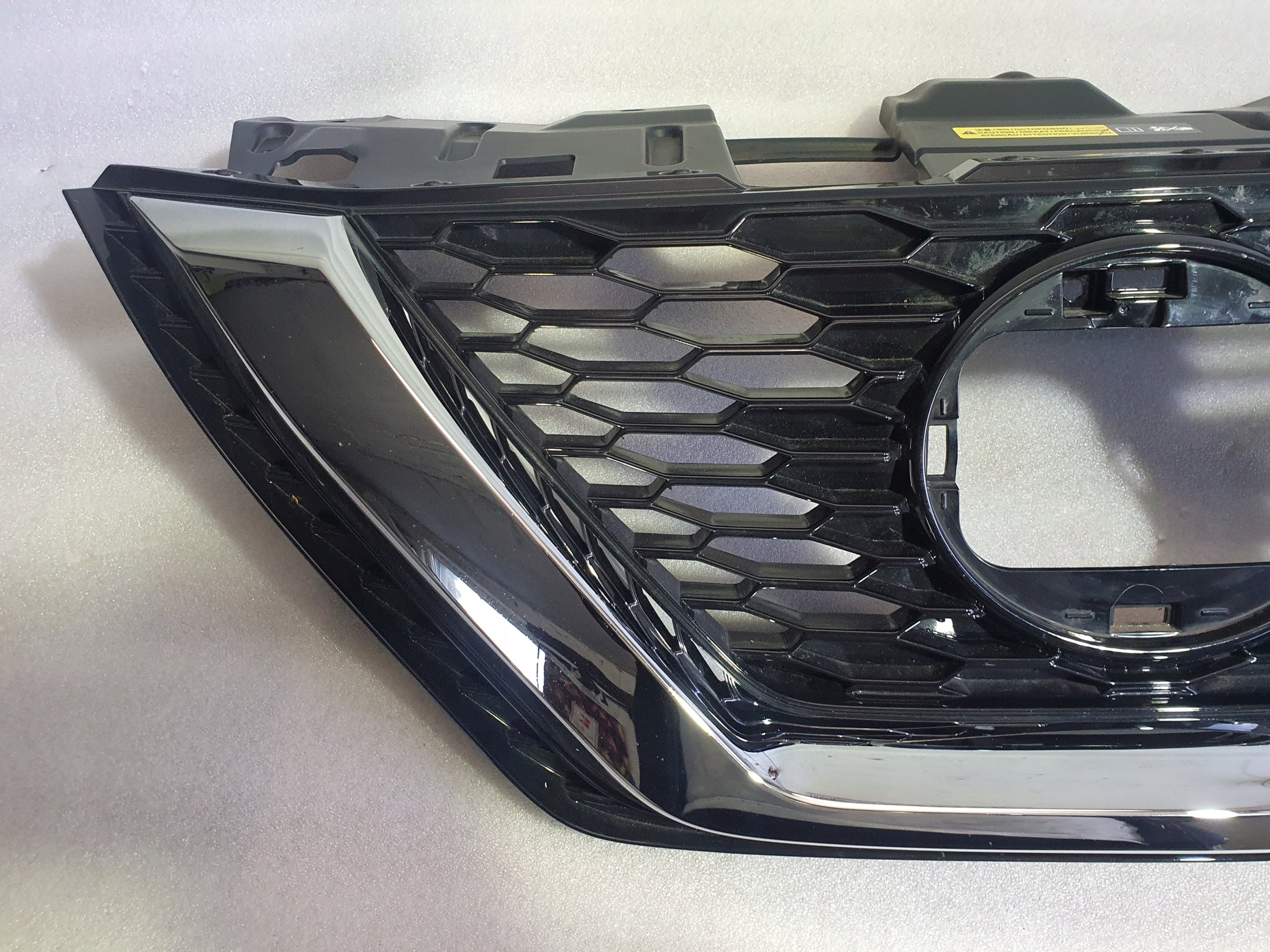 Kühlergrill Nissan J11 QASHQAI FRONTGRILL 62398HV80A Kühlergitter