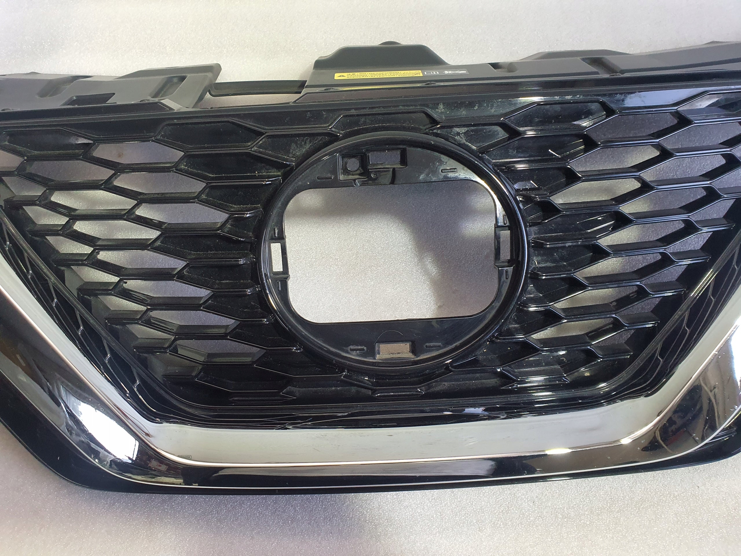 Kühlergrill Nissan J11 QASHQAI FRONTGRILL 62398HV80A Kühlergitter