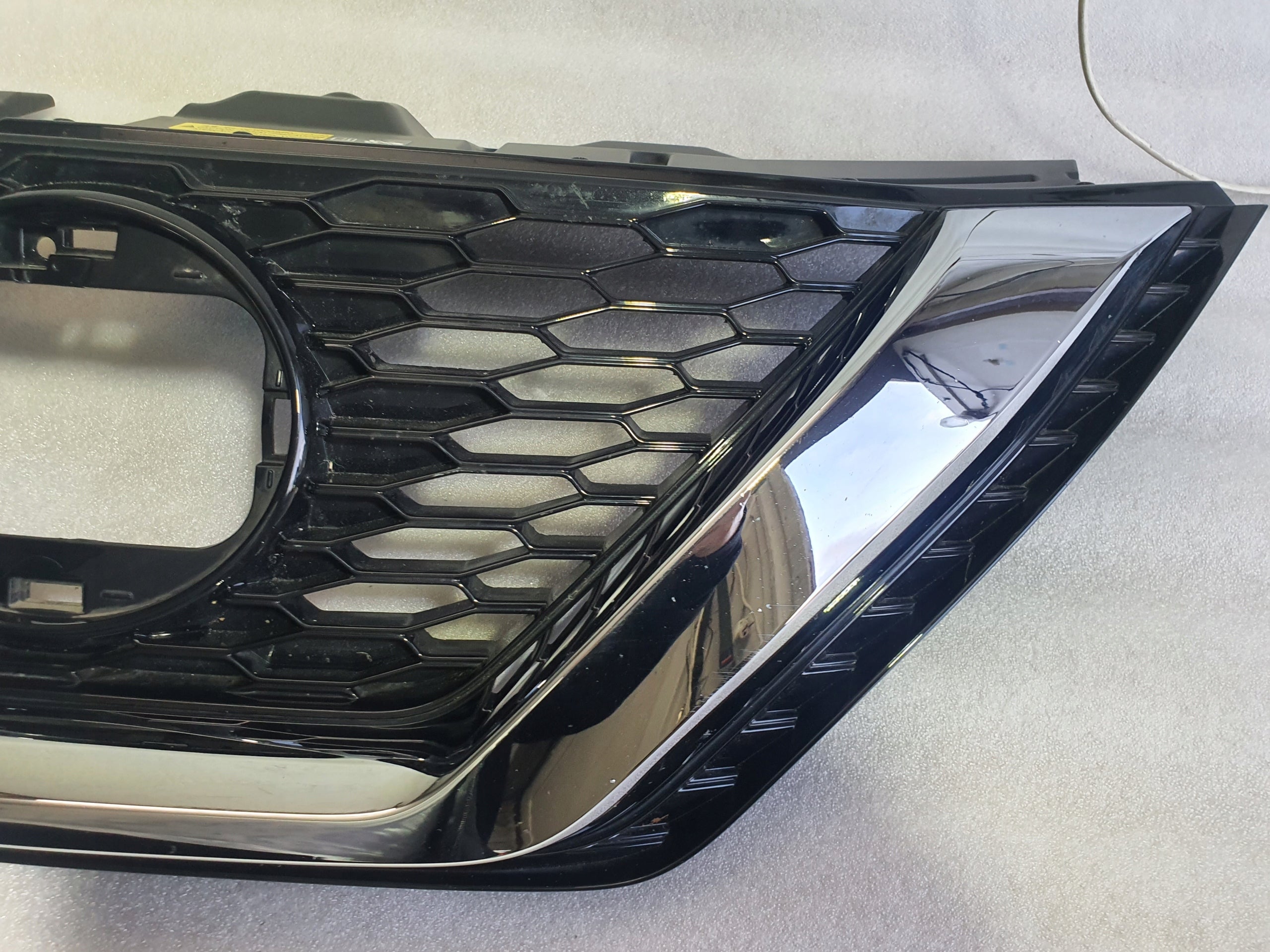 Kühlergrill Nissan J11 QASHQAI FRONTGRILL 62398HV80A Kühlergitter