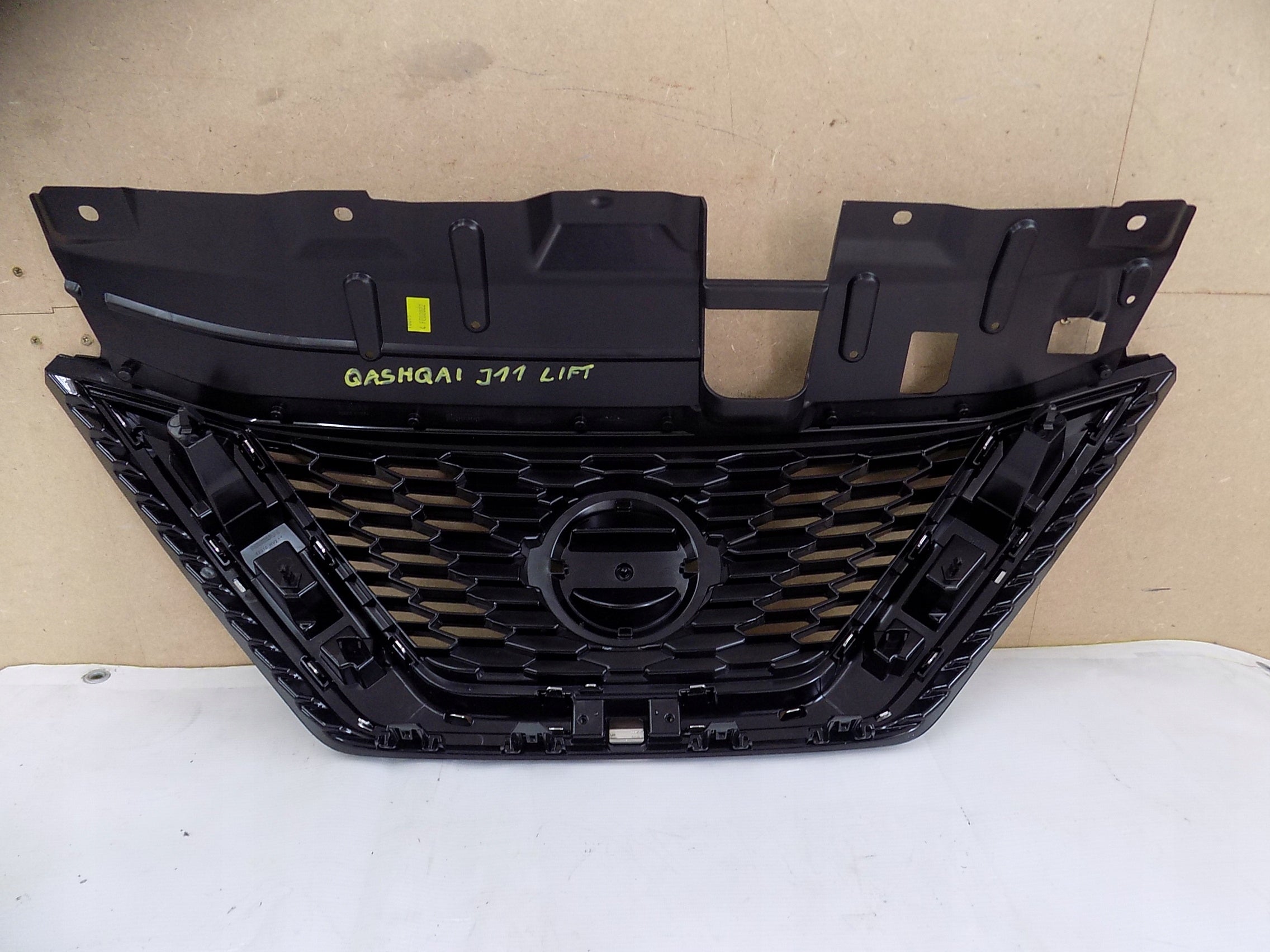 Kühlergrill Nissan QASHQAI J11 FRONTGRILL 62398HV80A Kühlergitter