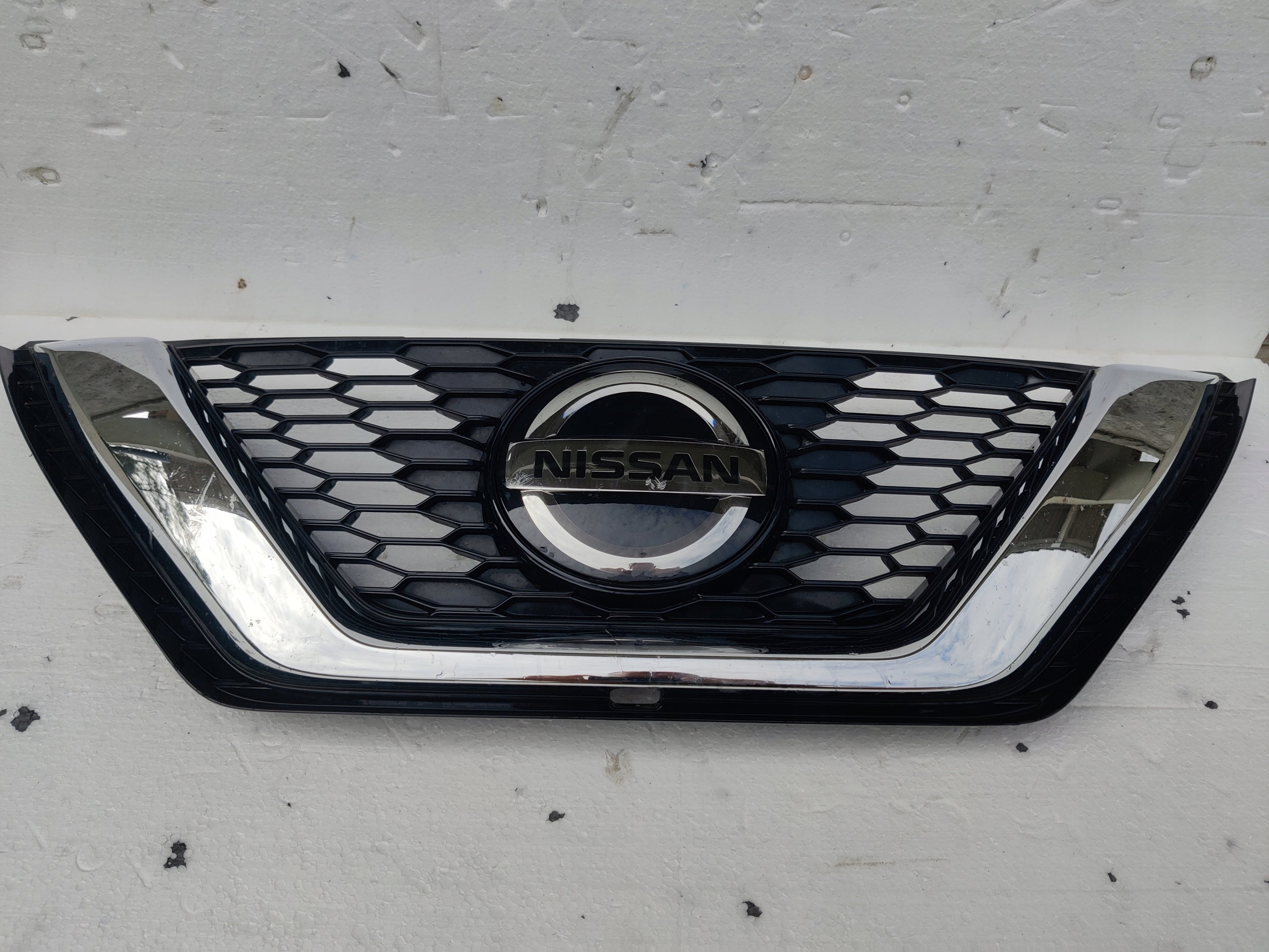 Kühlergrill Nissan QASHQAI J11 FRONTGRILL Kühlergitter