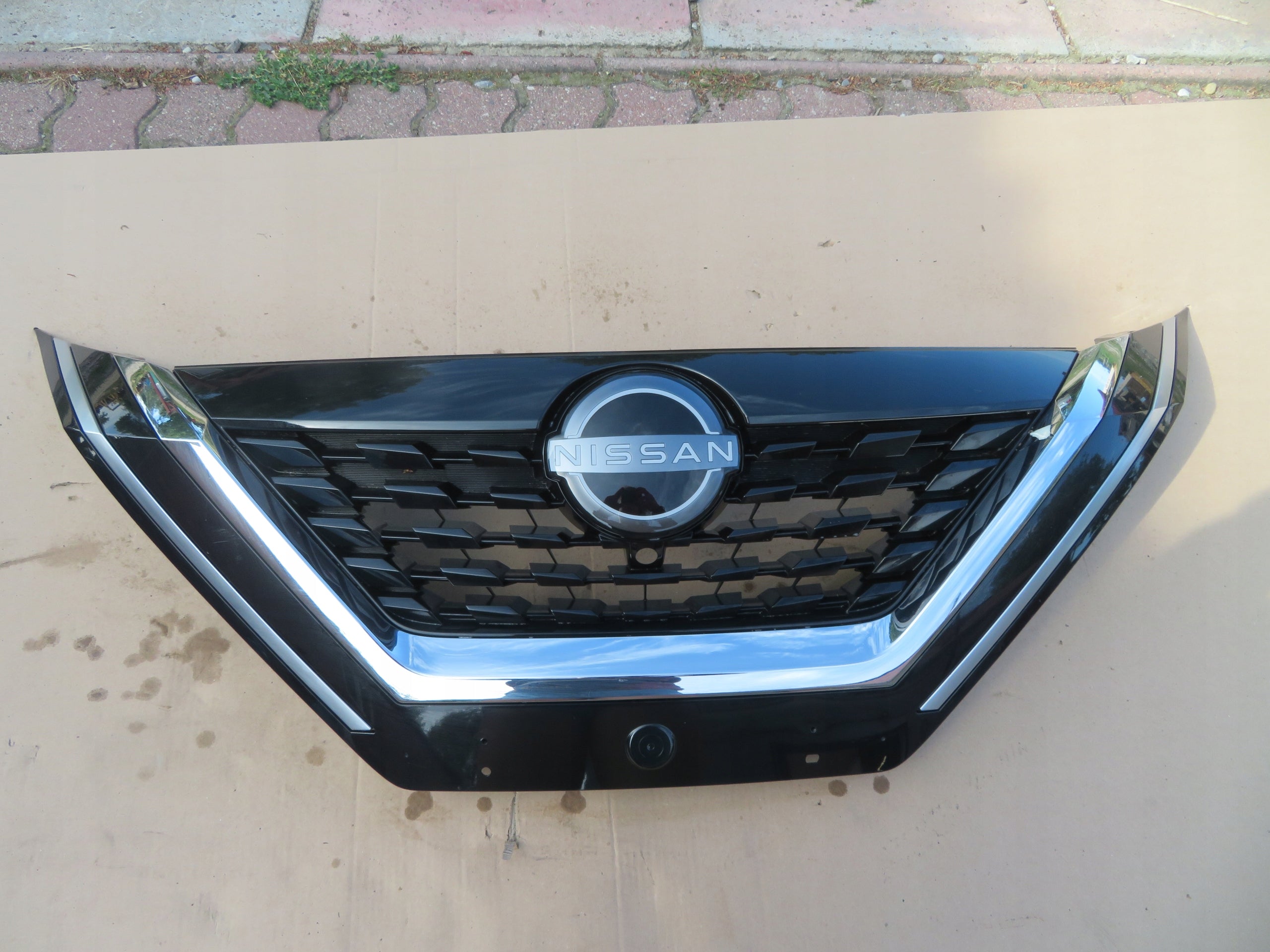  Kühlergrill Nissan QASHQAI J12 FRONTGRILL 623106UM62 Kühlergitter product image