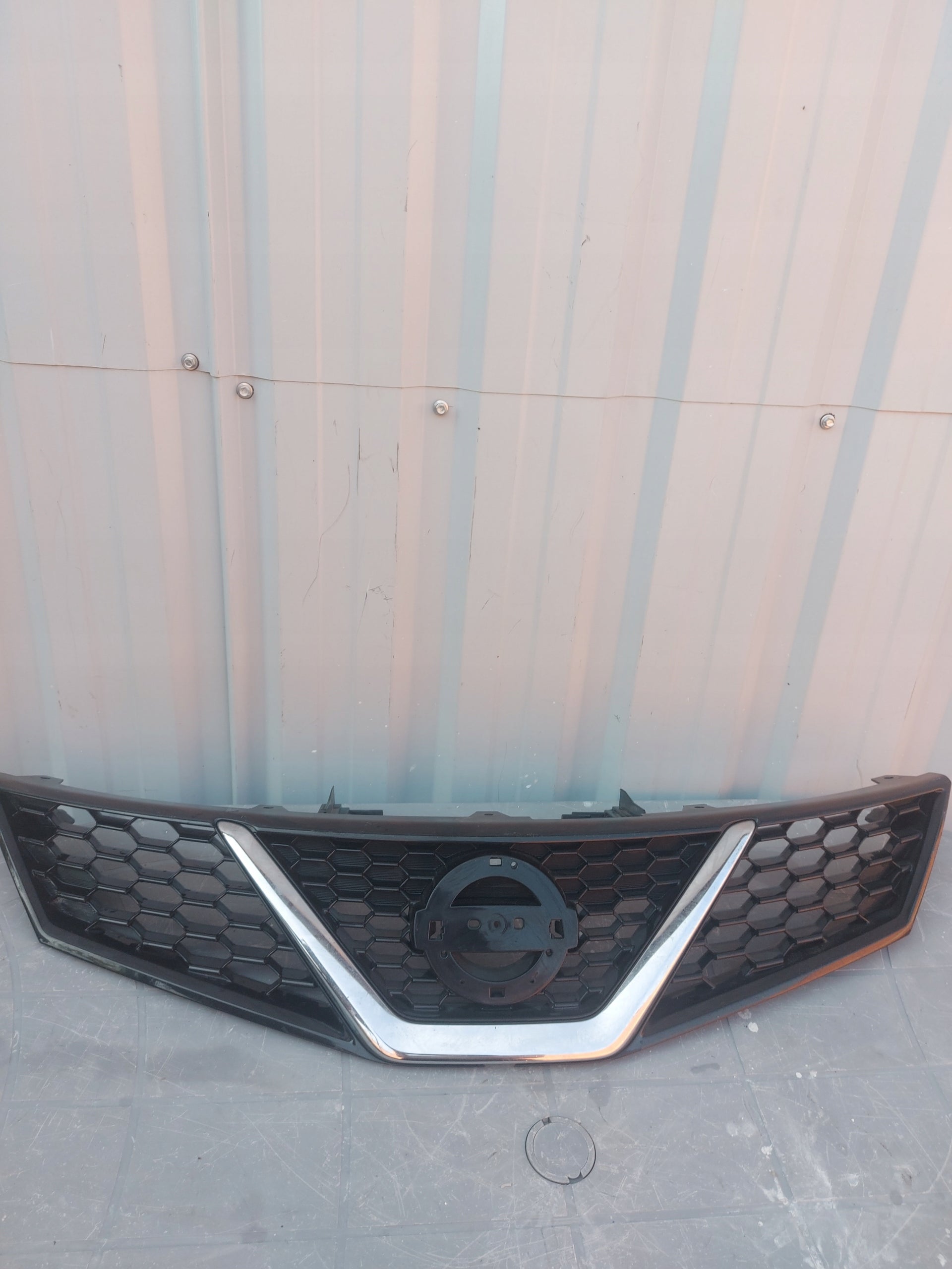 Kühlergrill Nissan J10 QASHQAI FRONTGRILL 62310BR10A Kühlergitter