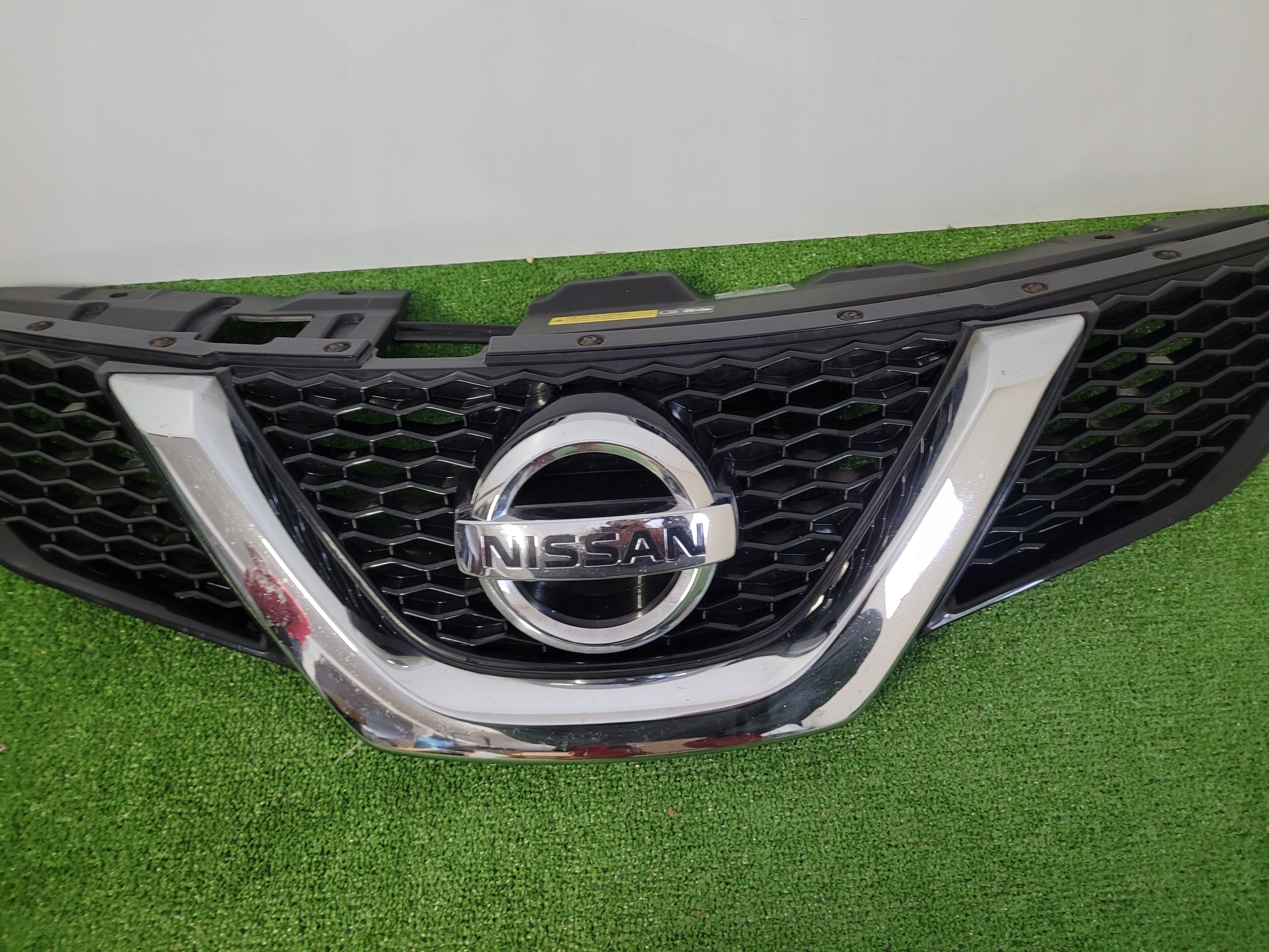 Kühlergrill Nissan QASHQAI J11 4 FRONTGRILL 623104EA1A Kühlergitter