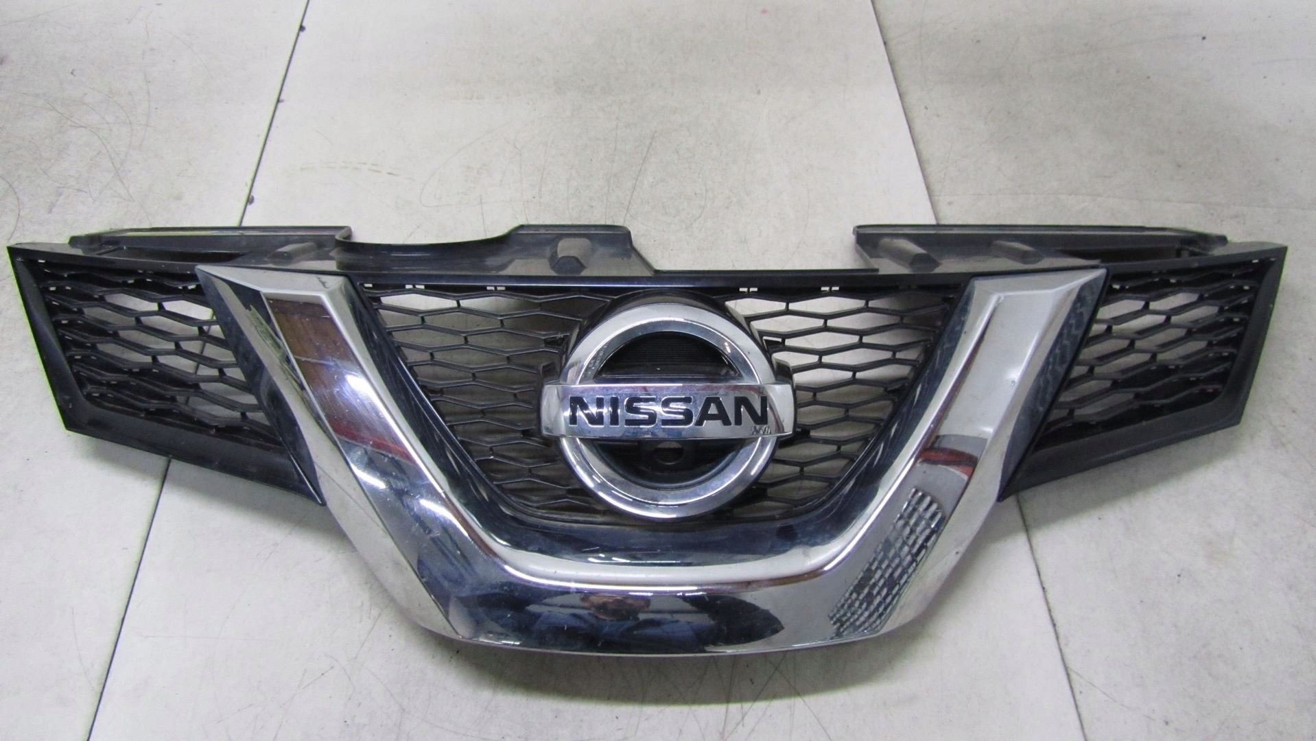 Kühlergrill Nissan XTRAIL T32 4 FRONTGRILL Kühlergitter