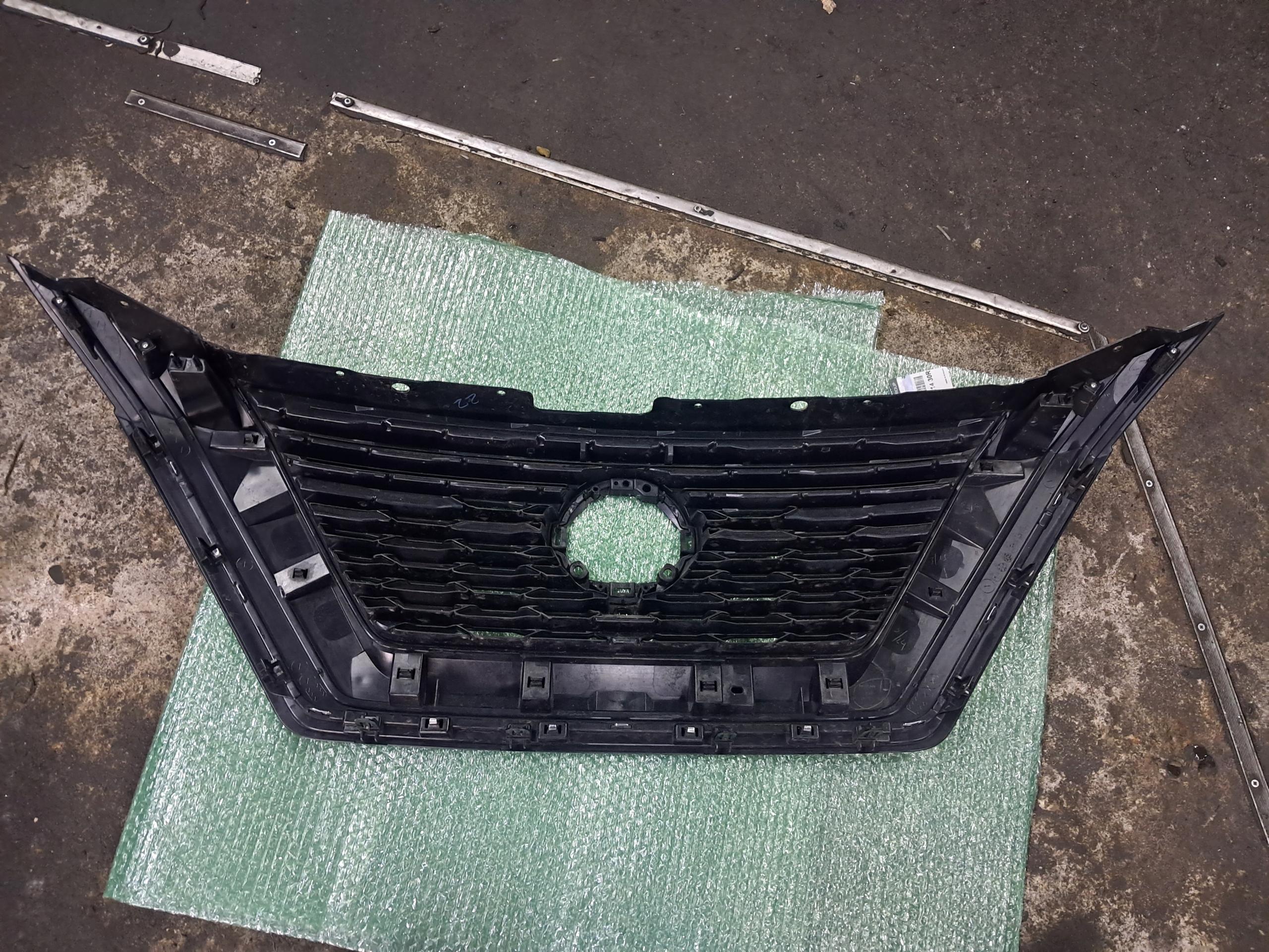 Kühlergrill Nissan XTRAIL T33 FRONTGRILL 623106RU0A Kühlergitter