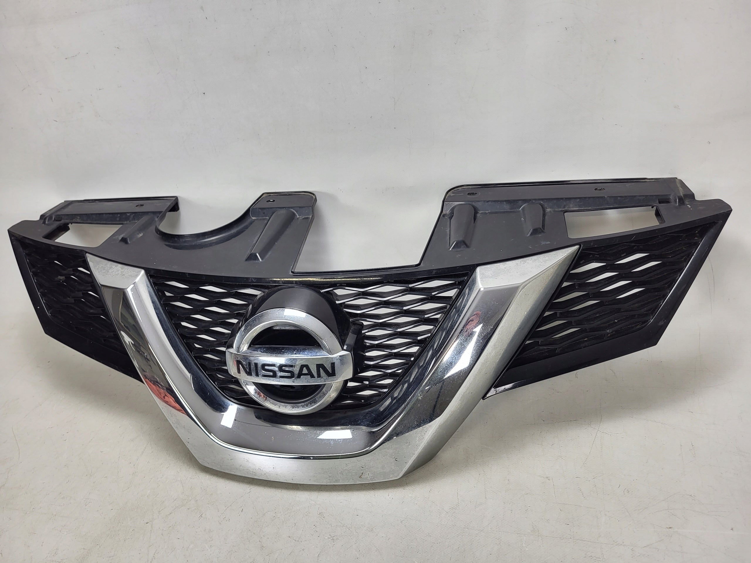 Kühlergrill Nissan XTRAIL T32 FRONTGRILL 623104CE0A Kühlergitter