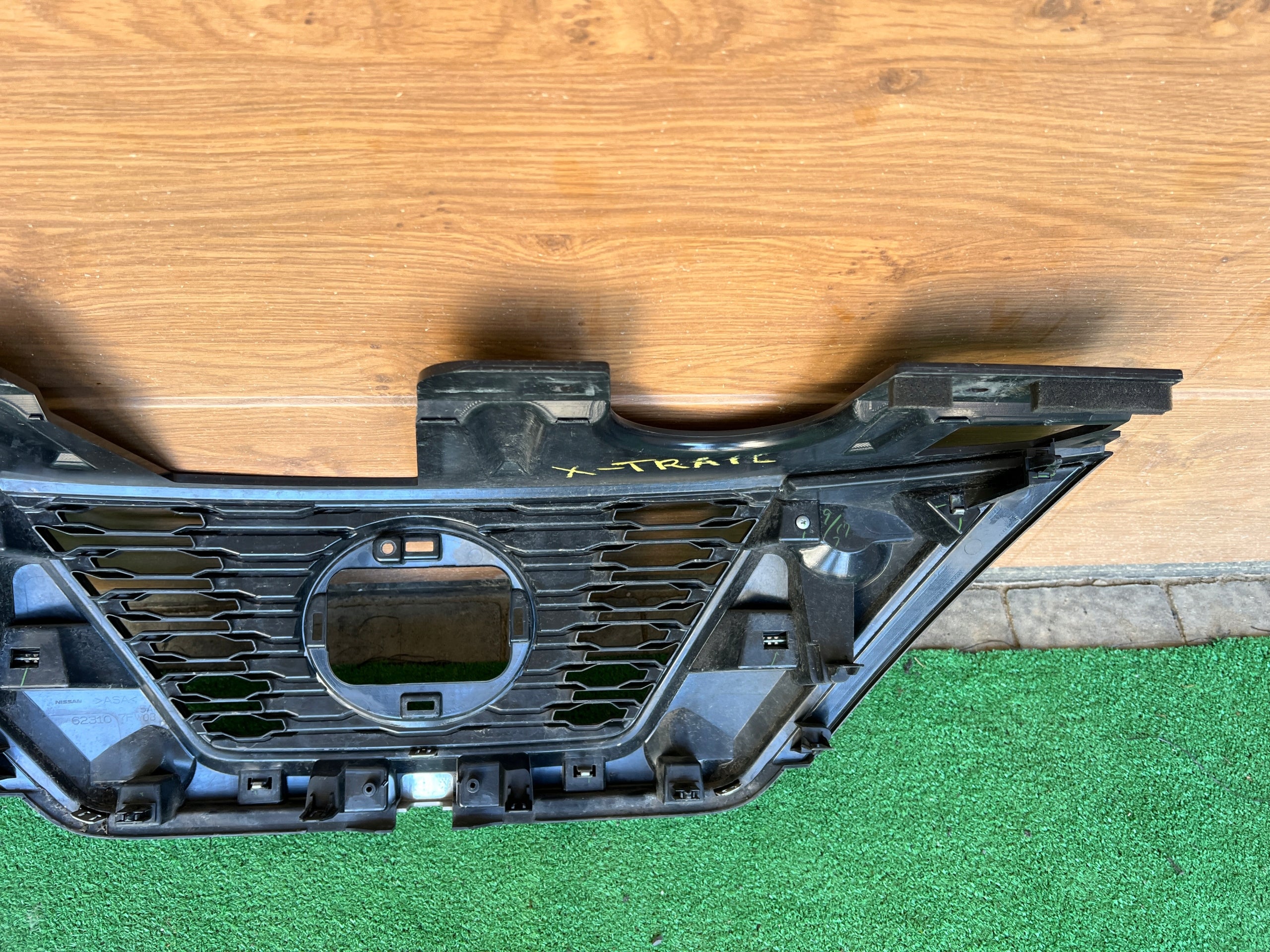 Kühlergrill Nissan XTRAIL T32 FRONTGRILL 623107FW0B Kühlergitter