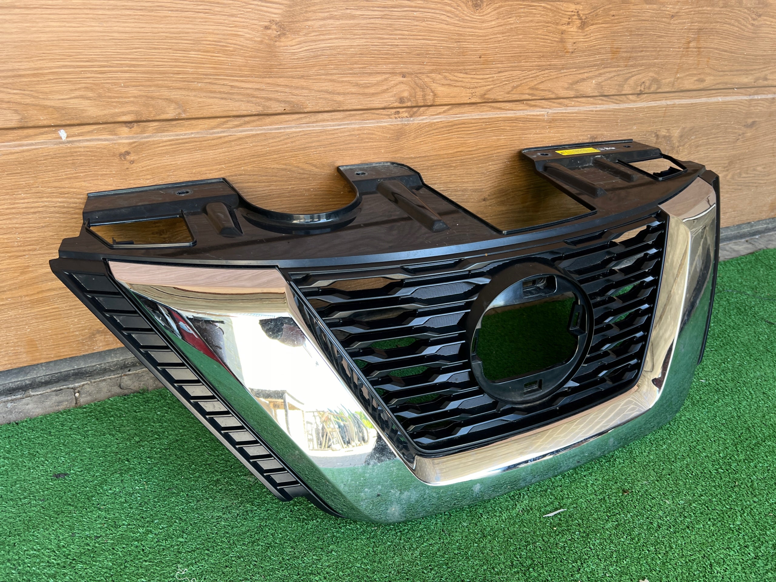 Kühlergrill Nissan XTRAIL T32 FRONTGRILL 623107FW0B Kühlergitter