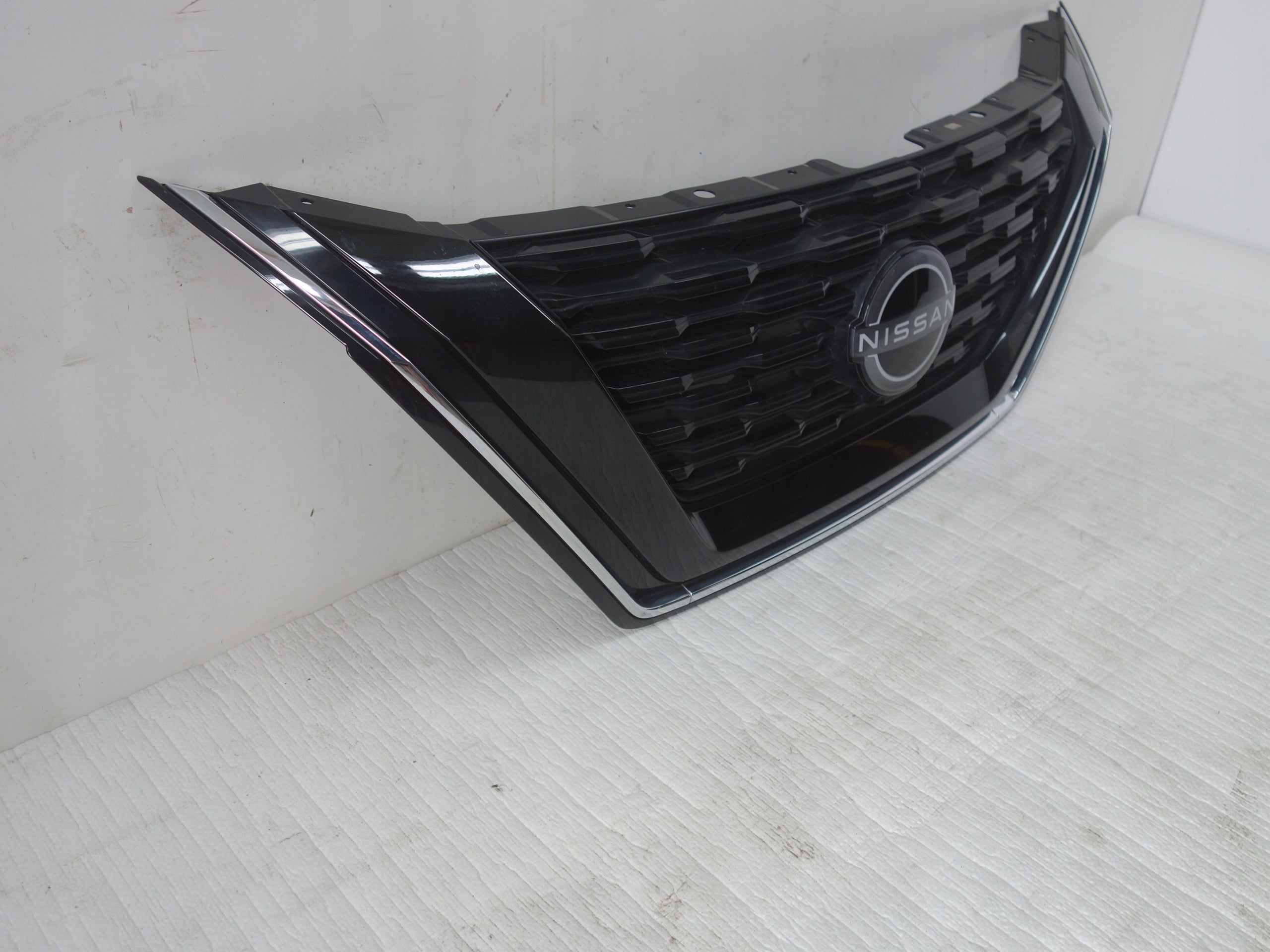 Kühlergrill Nissan T33 XTRAIL FRONTGRILL 623106RU0A Kühlergitter