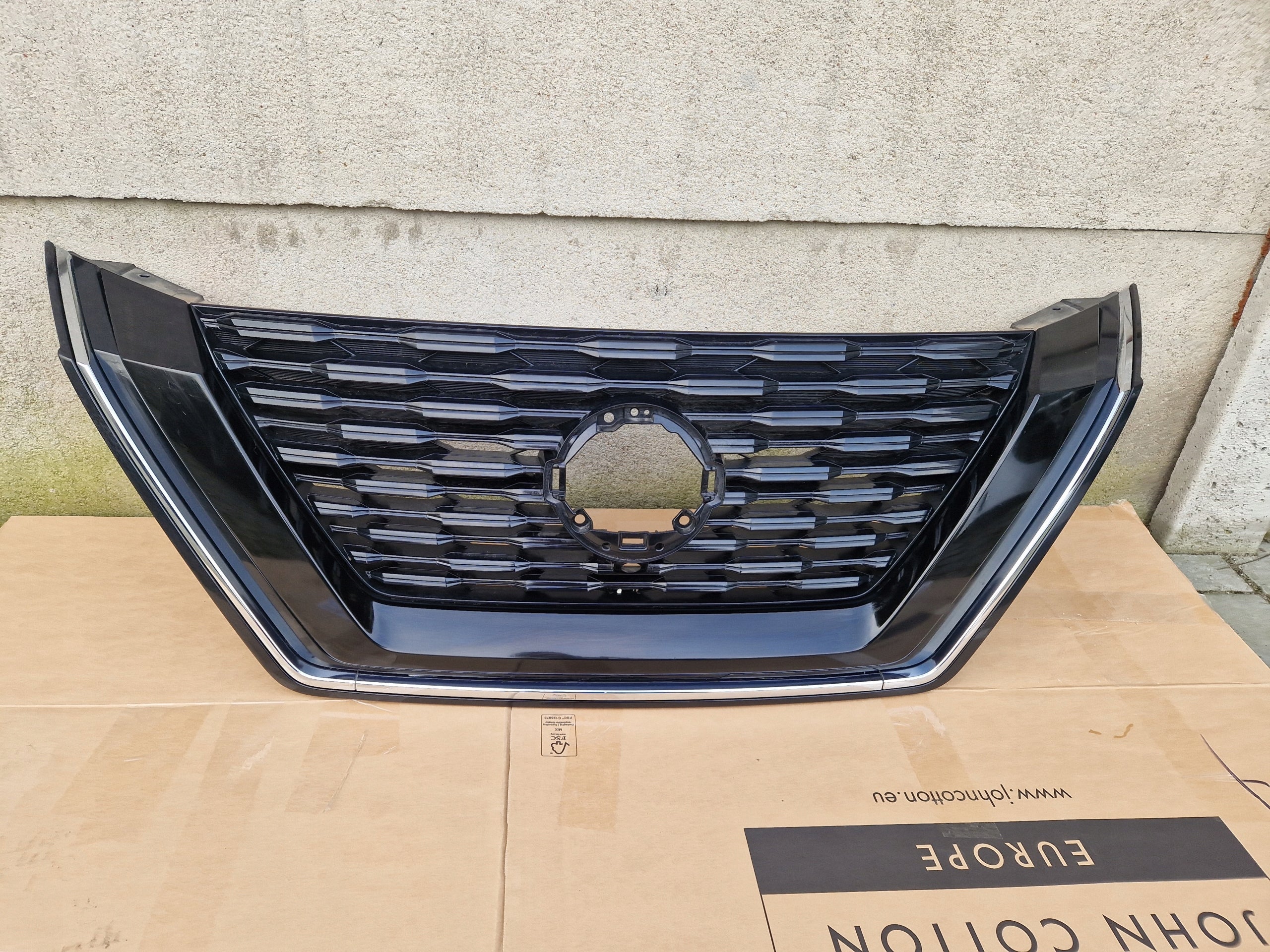 Kühlergrill Nissan XTRAIL X TRAIL T33 FRONTGRILL 623106RU0A Kühlergitter