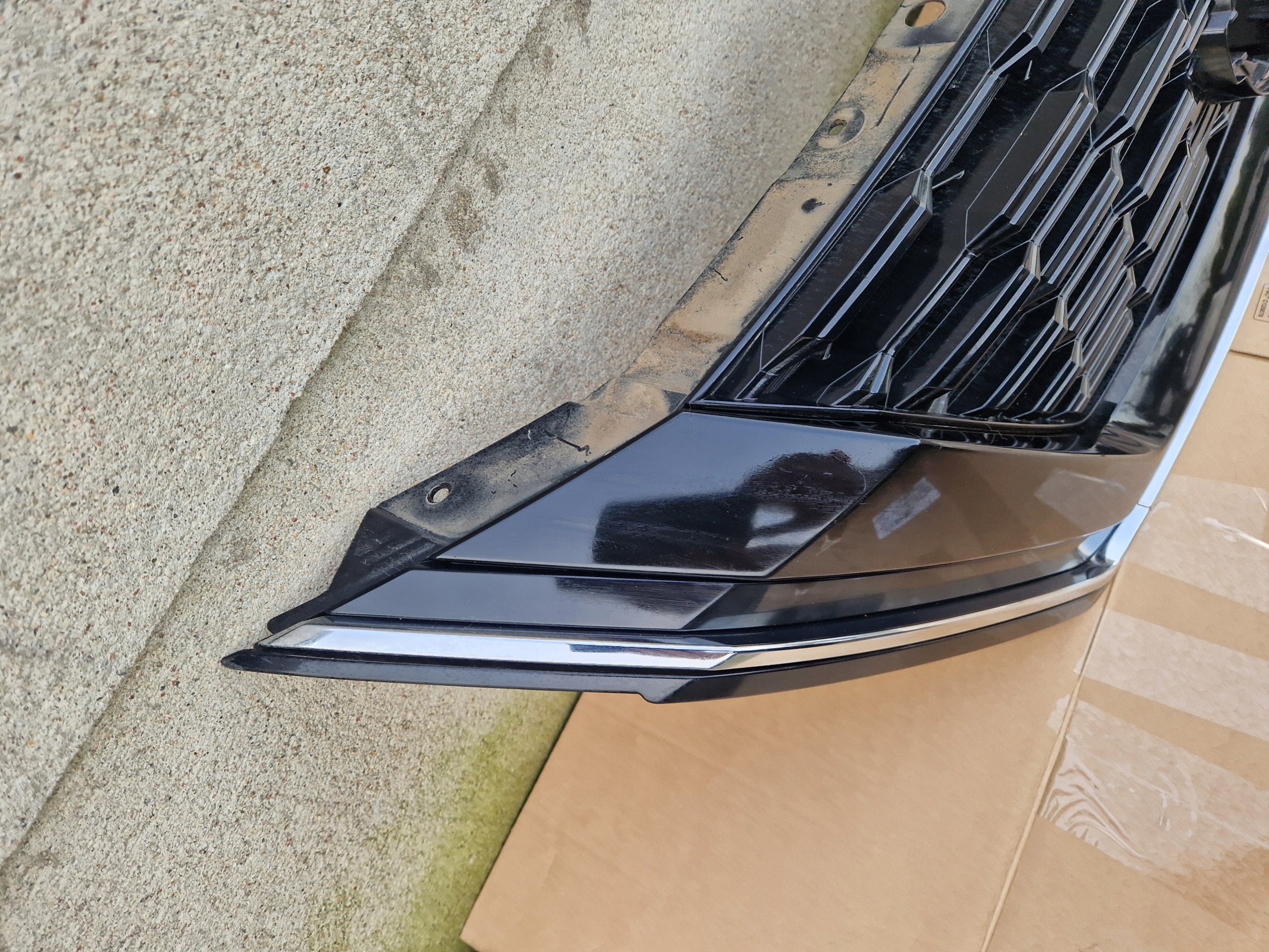 Kühlergrill Nissan XTRAIL X TRAIL T33 FRONTGRILL 623106RU0A Kühlergitter