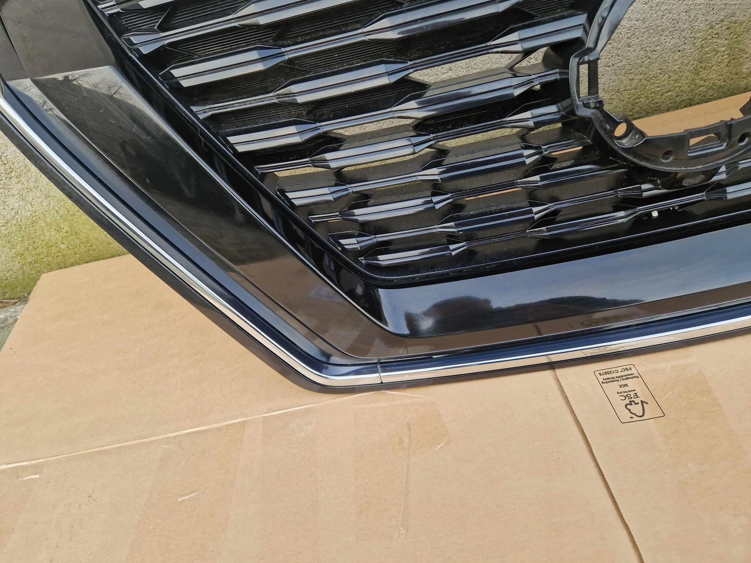 Kühlergrill Nissan XTRAIL X TRAIL T33 FRONTGRILL 623106RU0A Kühlergitter