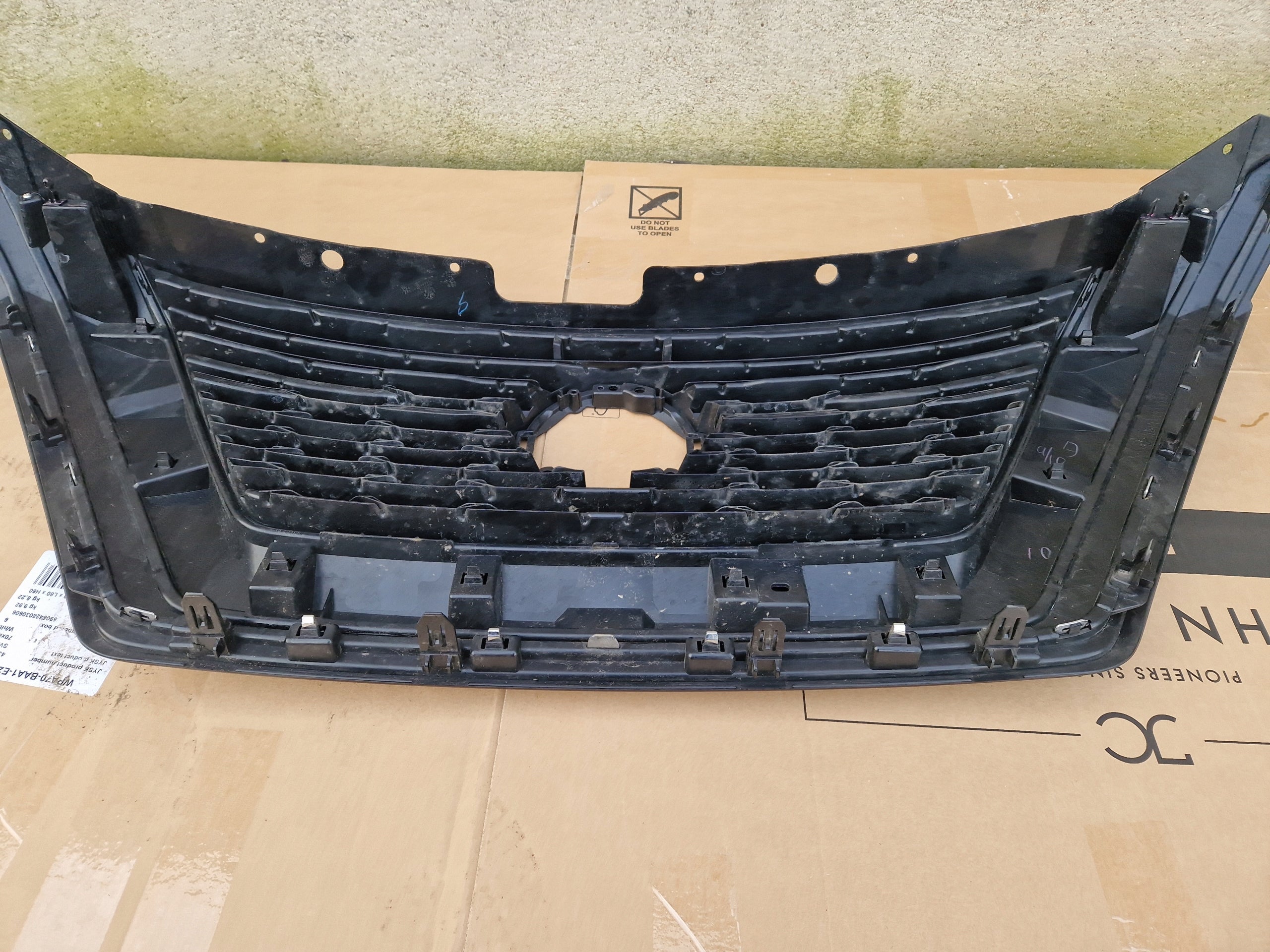 Kühlergrill Nissan XTRAIL X TRAIL T33 FRONTGRILL 623106RU0A Kühlergitter