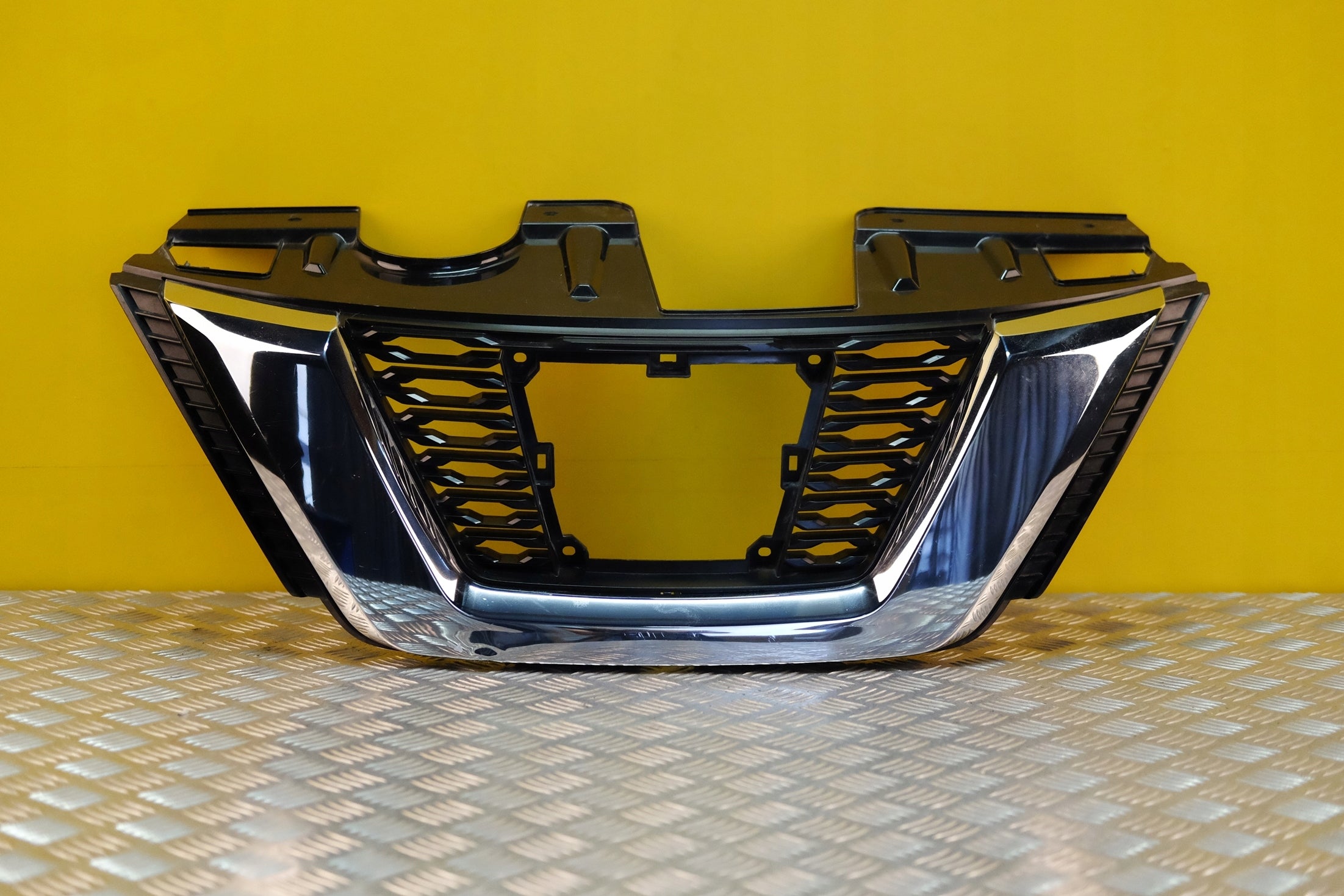 Kühlergrill Nissan XTRAIL T32 FRONTGRILL Kühlergitter