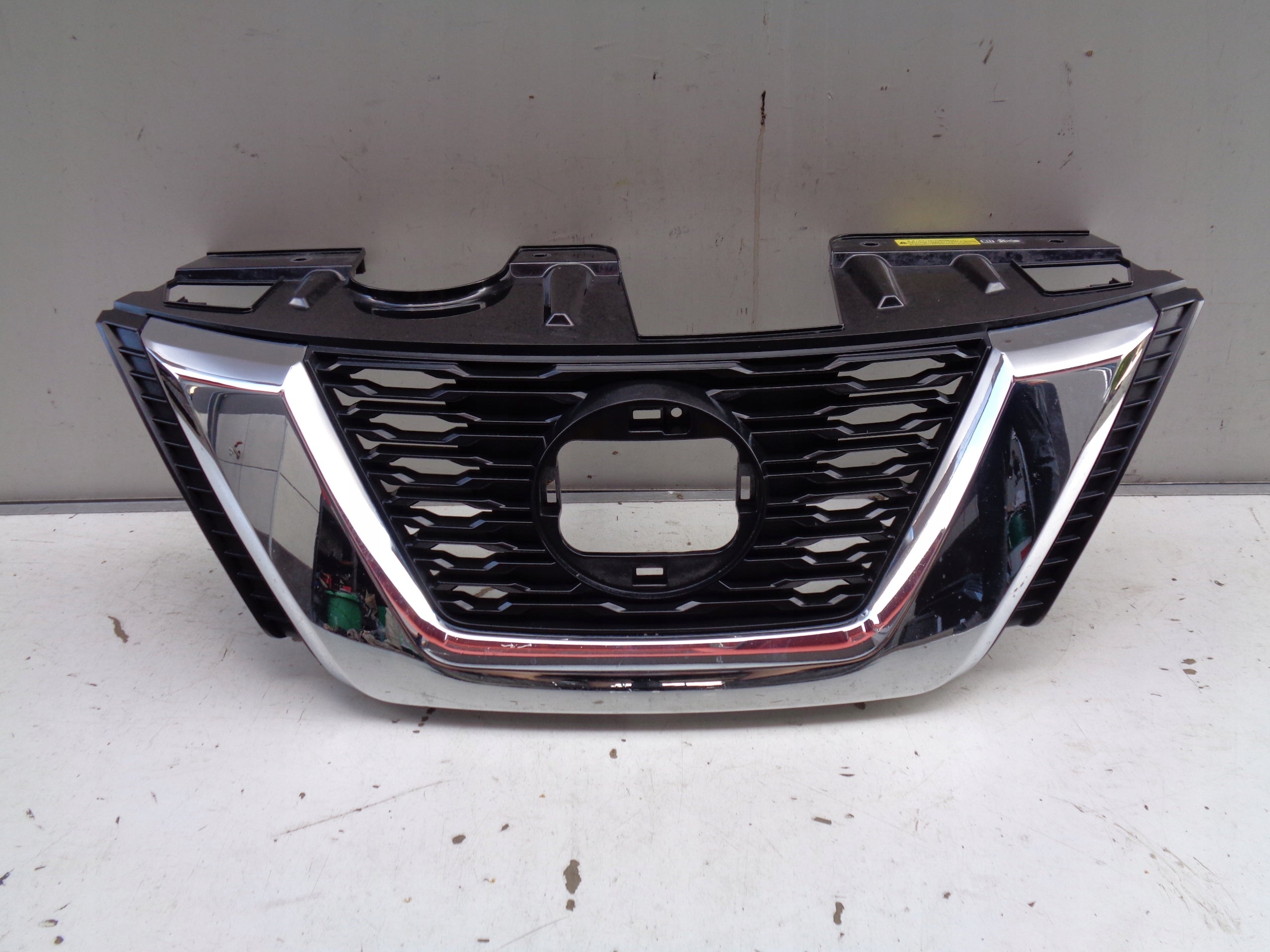 Kühlergrill Nissan XTRAIL T32 FRONTGRILL 623107FW0B Kühlergitter