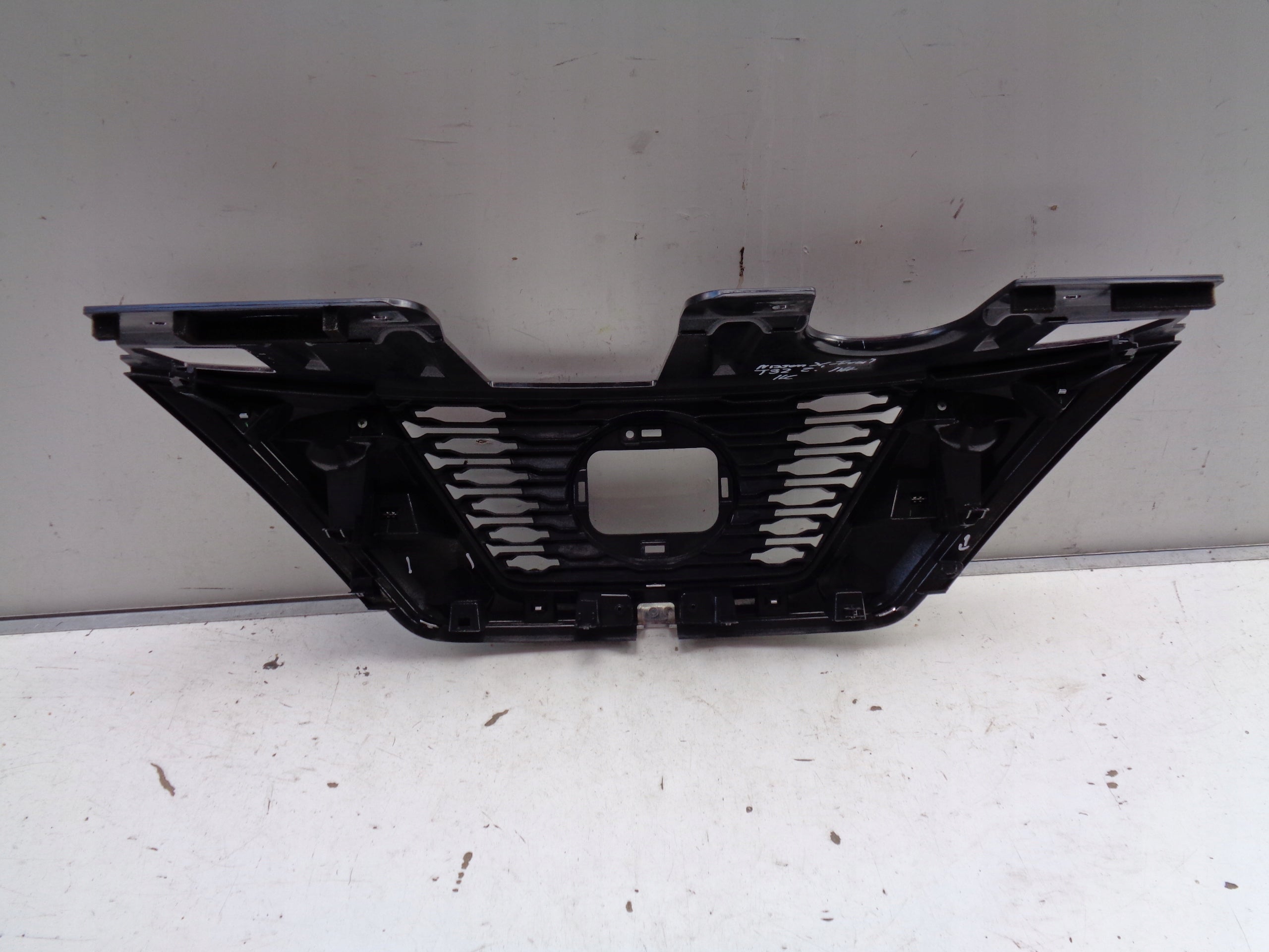 Kühlergrill Nissan XTRAIL T32 FRONTGRILL 623107FW0B Kühlergitter