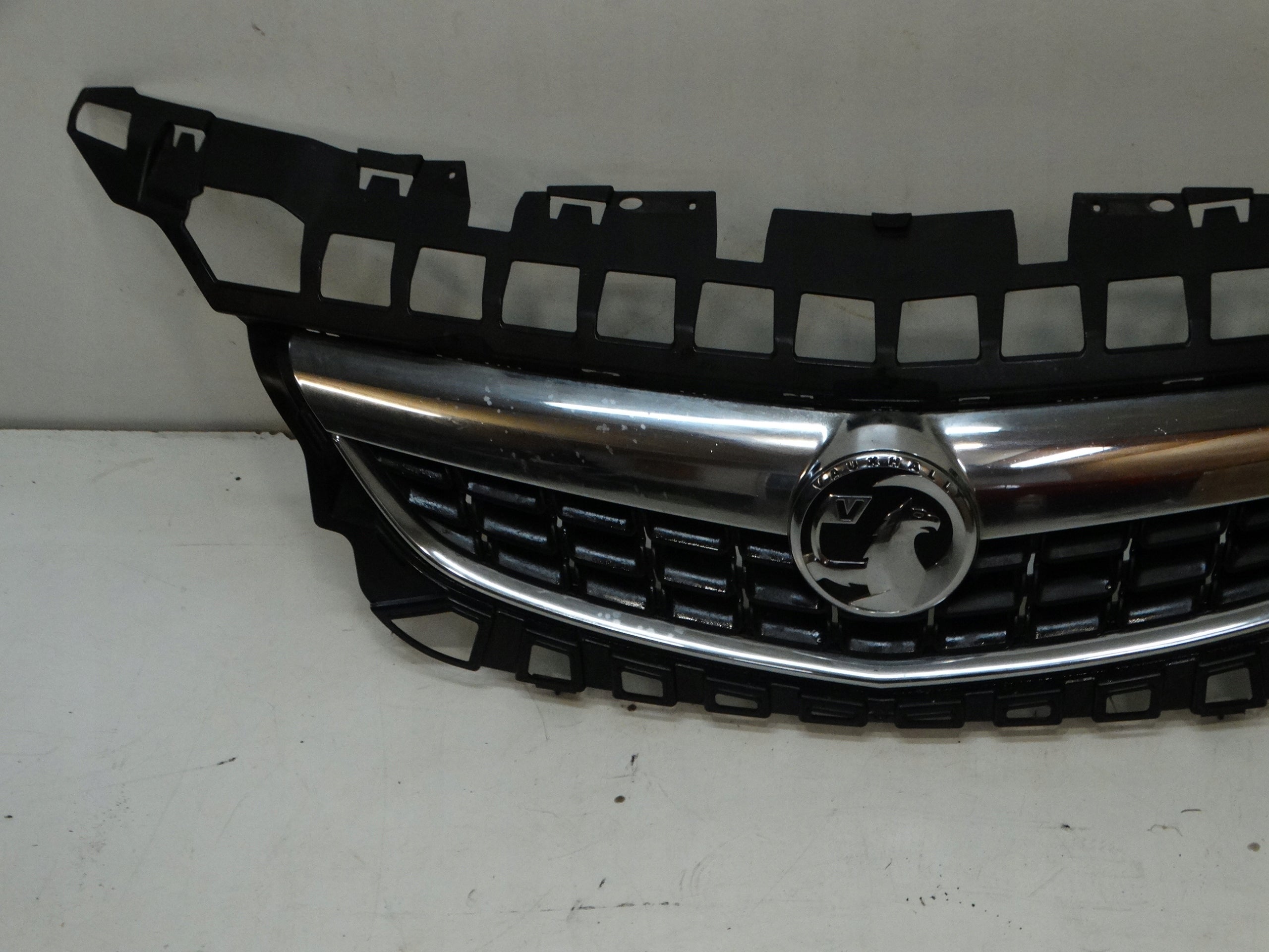 Kühlergrill Opel H J 1 E C D L ASTRA G FRONTGRILL 13266577 Kühlergitter