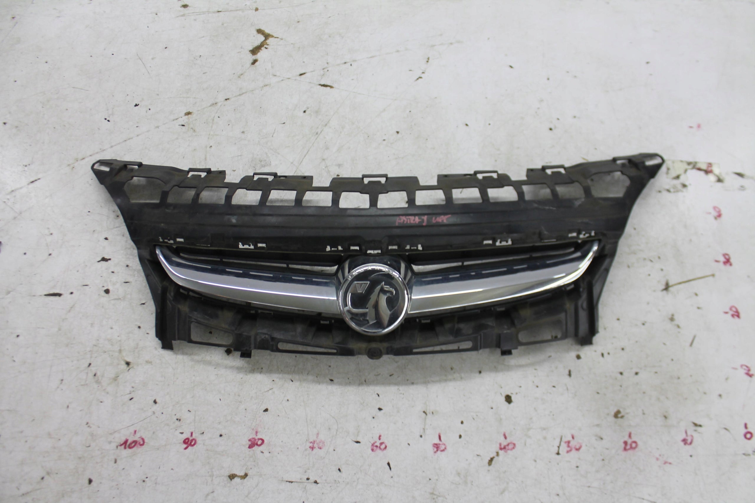  Radiator grille Opel I 1 E ASTRA JDFLG FRONTGRILL 13368851 Radiator grille  product image