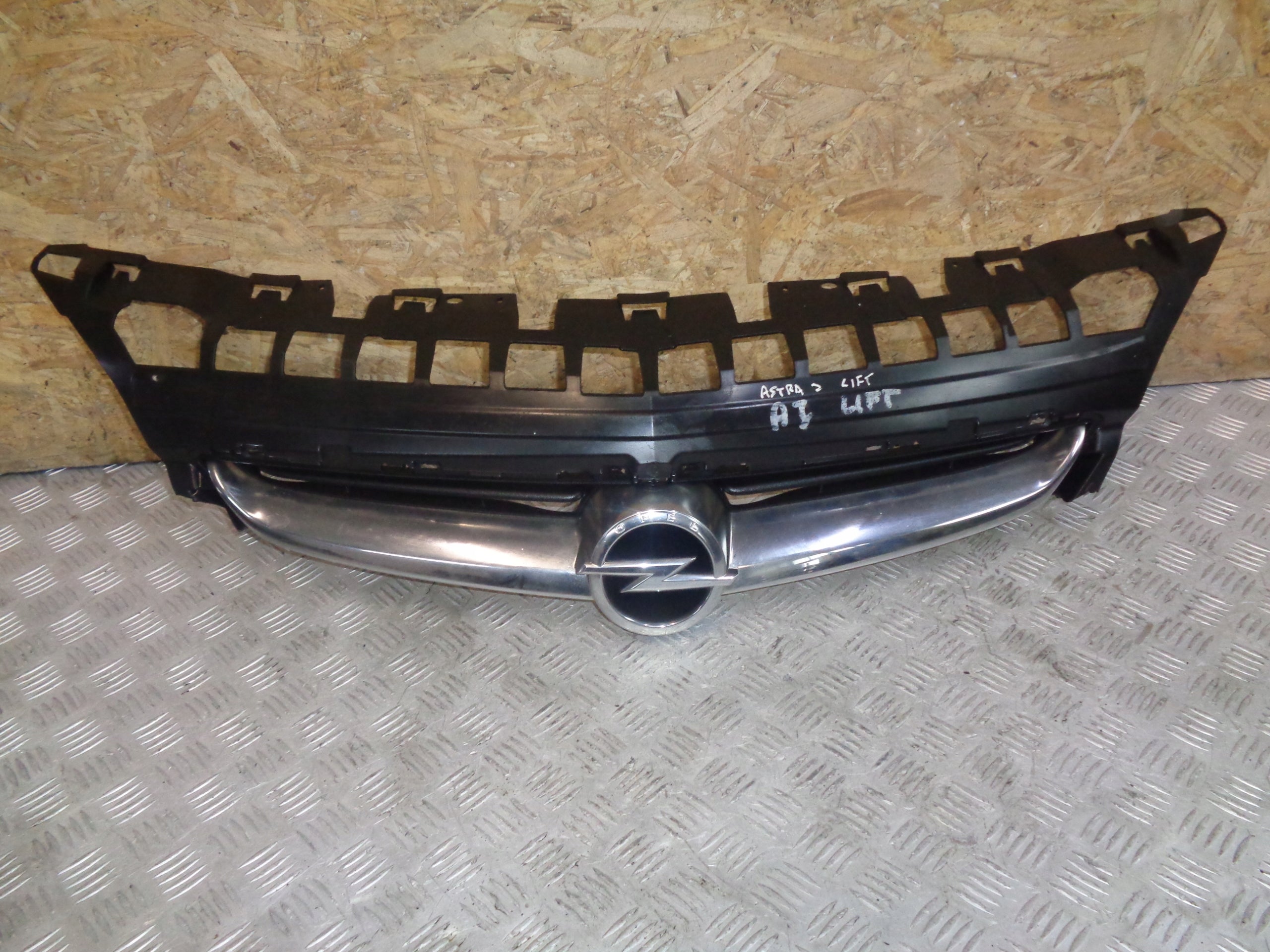 Kühlergrill Opel 1 E F ASTRA J L ASTRA G FRONTGRILL 13368851 Kühlergitter