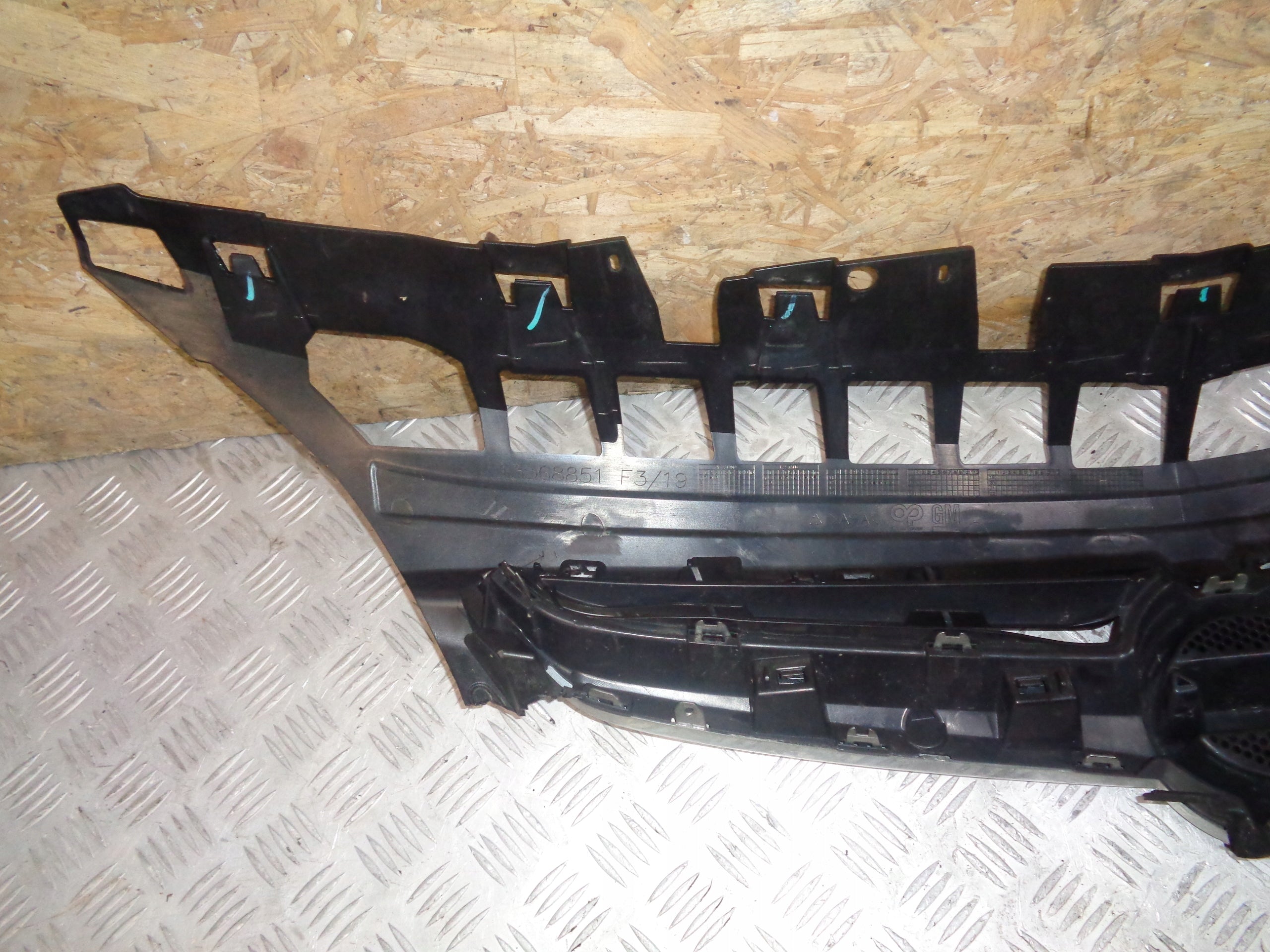 Kühlergrill Opel 1 E F ASTRA J L ASTRA G FRONTGRILL 13368851 Kühlergitter