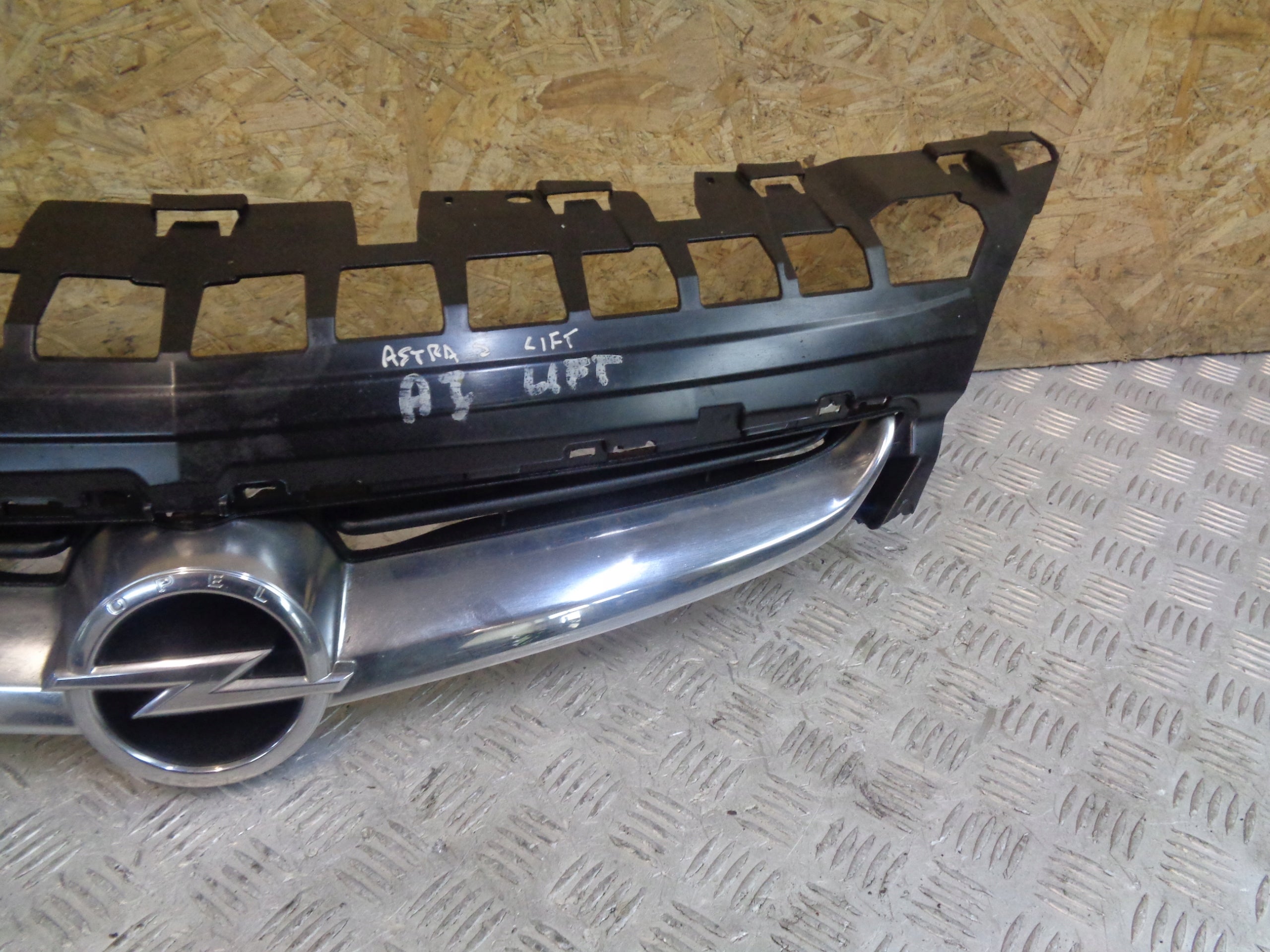 Kühlergrill Opel 1 E F ASTRA J L ASTRA G FRONTGRILL 13368851 Kühlergitter