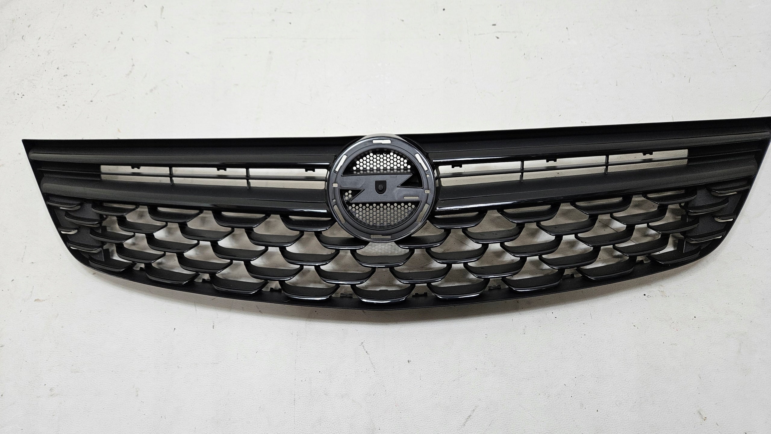  Kühlergrill Opel H 1 E C D B L ASTRA ASTRA K G FRONTGRILL 13423640 Kühlergitter product image