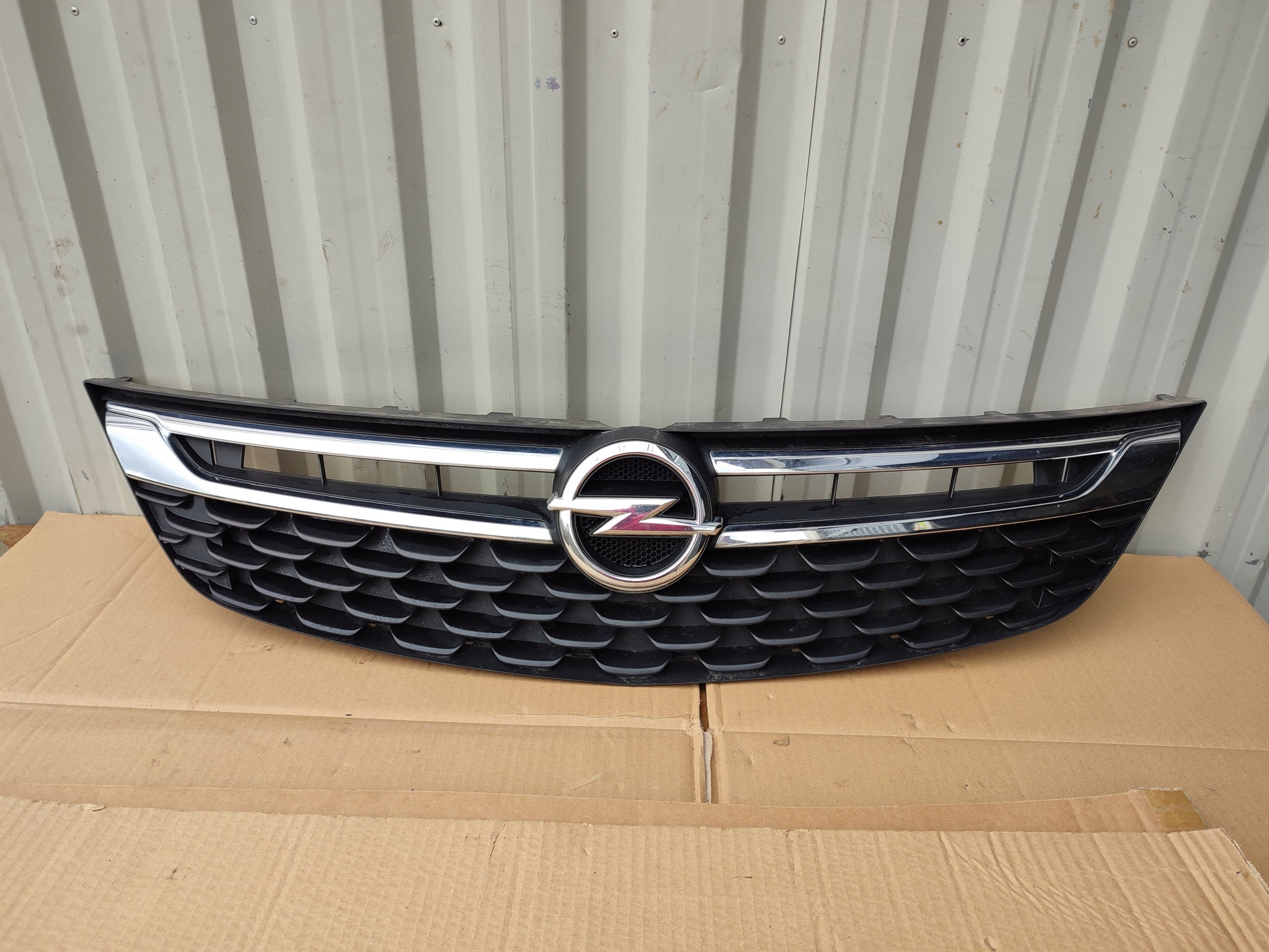  Radiator grille Opel H 1 ECDL ASTRA ASTRA KG FRONT GRILL 13499384 Radiator grille  product image