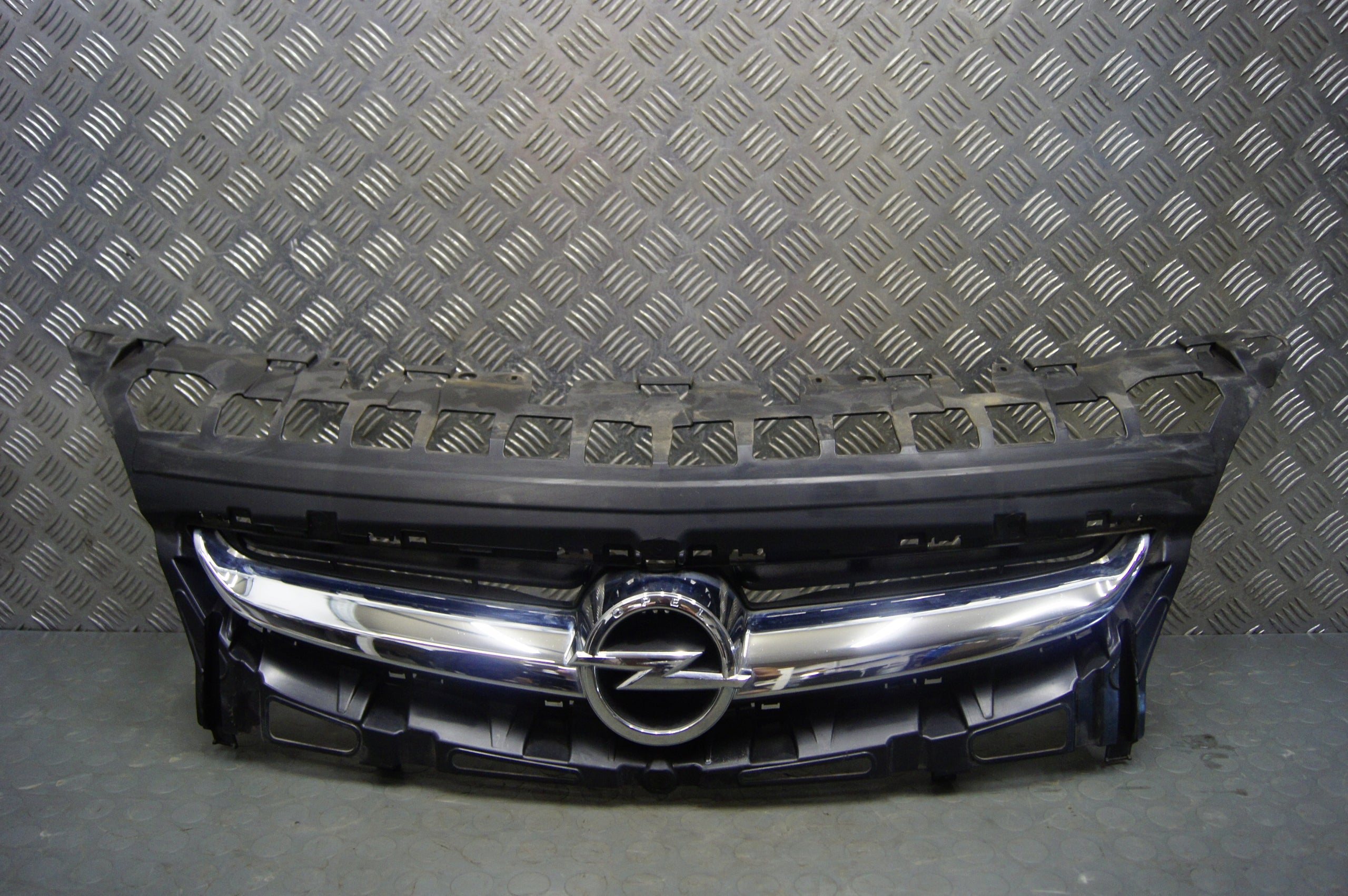  Kühlergrill Opel G B H L ASTRA D ASTRA J 1 E FRONTGRILL 13368851 Kühlergitter product image