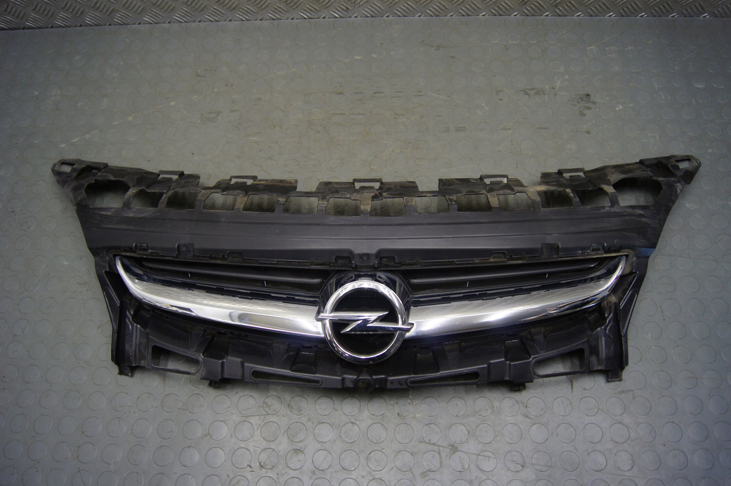 Kühlergrill Opel G B H L ASTRA D ASTRA J 1 E FRONTGRILL 13368851 Kühlergitter