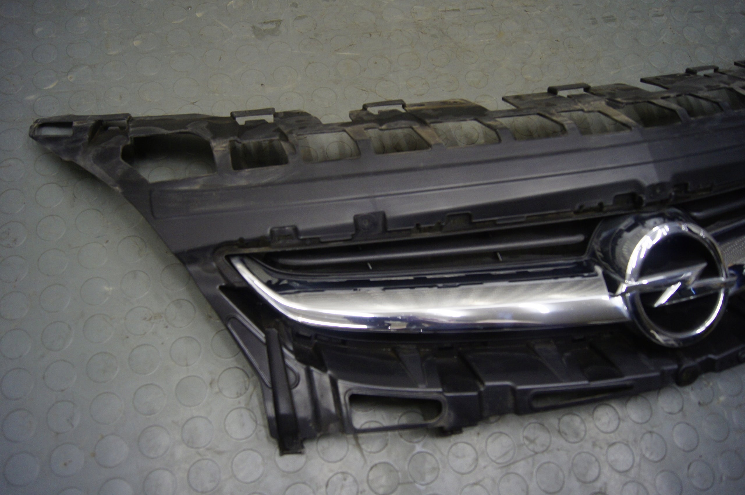 Kühlergrill Opel G B H L ASTRA D ASTRA J 1 E FRONTGRILL 13368851 Kühlergitter