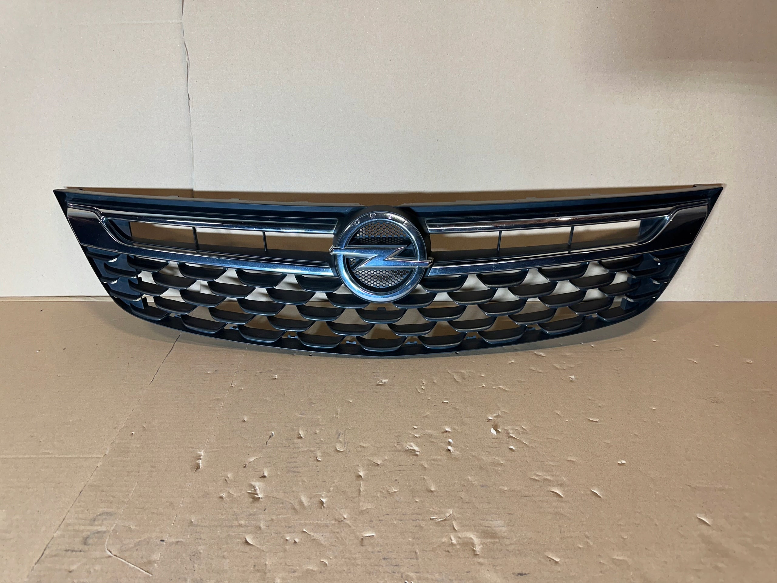  Radiator grille Opel 1 EDL ASTRA ASTRA KG FRONT GRILL 13464791 Radiator grille  product image